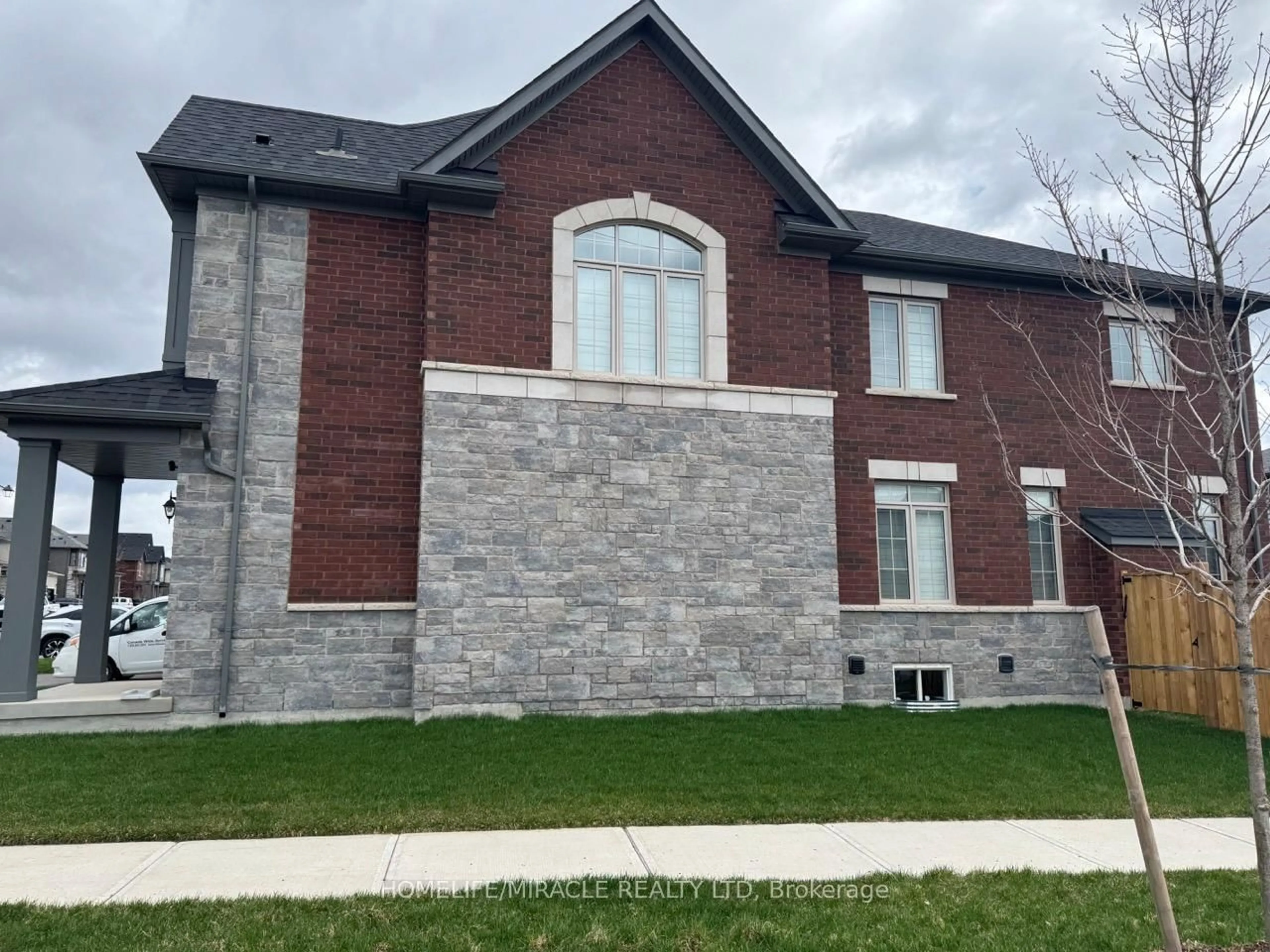 Home with brick exterior material, building for 10 Ferguson St, Erin Ontario N0B 1T0