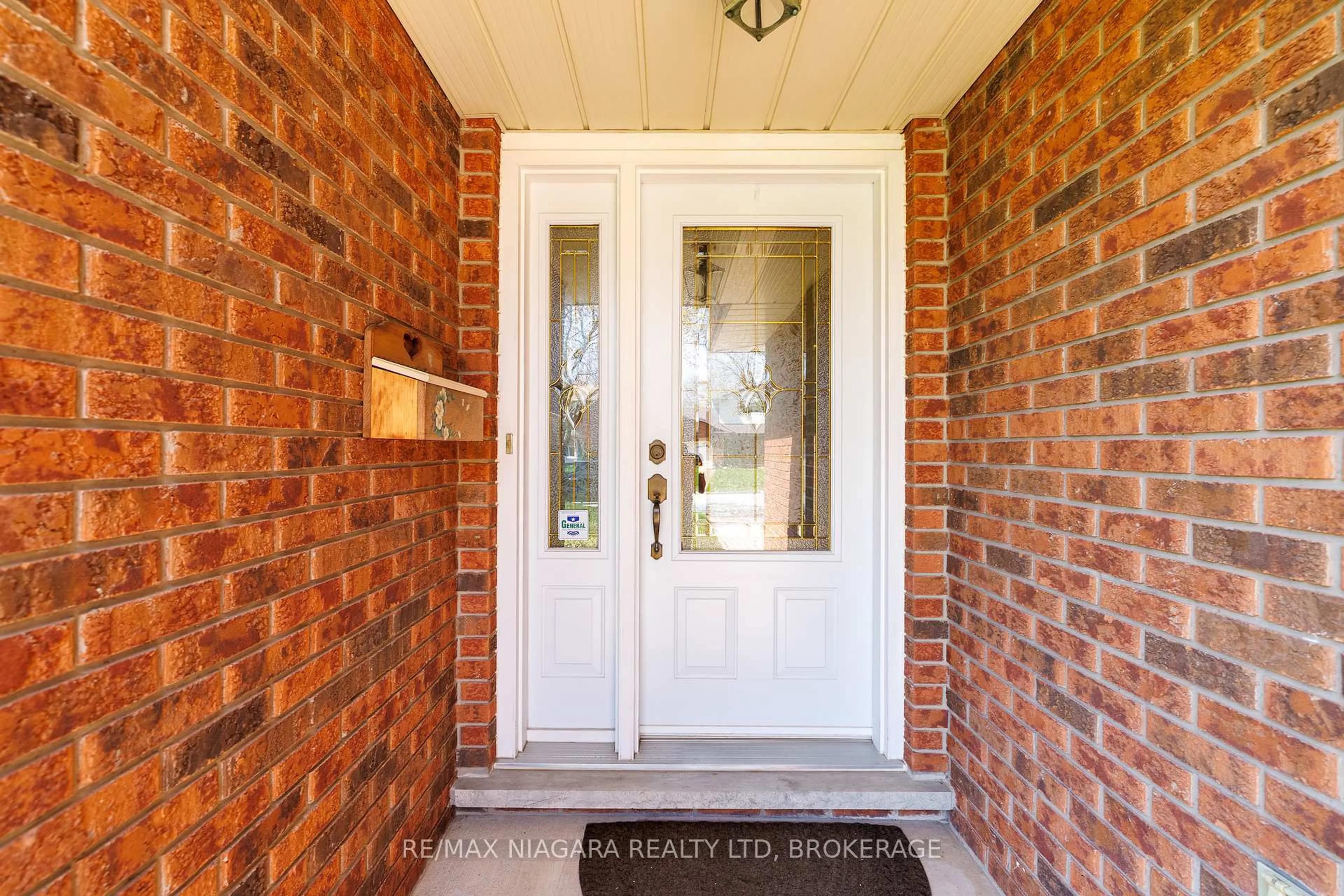 Indoor entryway for 4409 Latina Cres, Niagara Falls Ontario L2E 7C3
