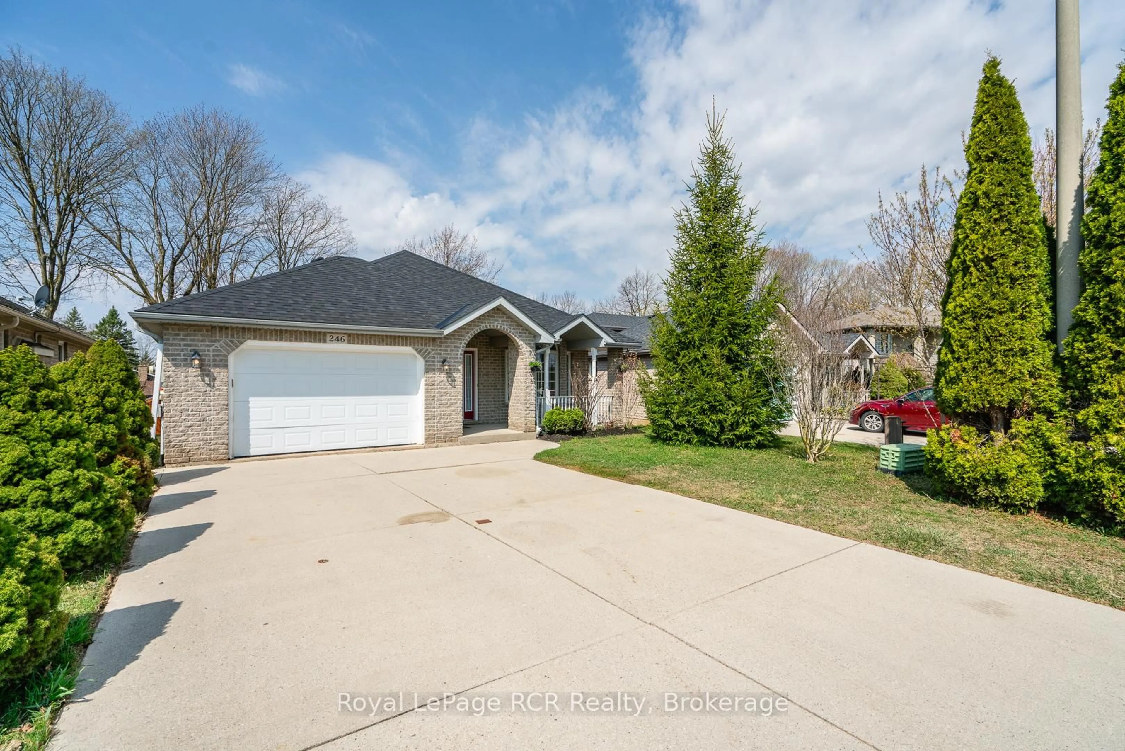 A pic from outside/outdoor area/front of a property/back of a property/a pic from drone, street for 246 16th Avenue Cres, Hanover Ontario N4N 3V3