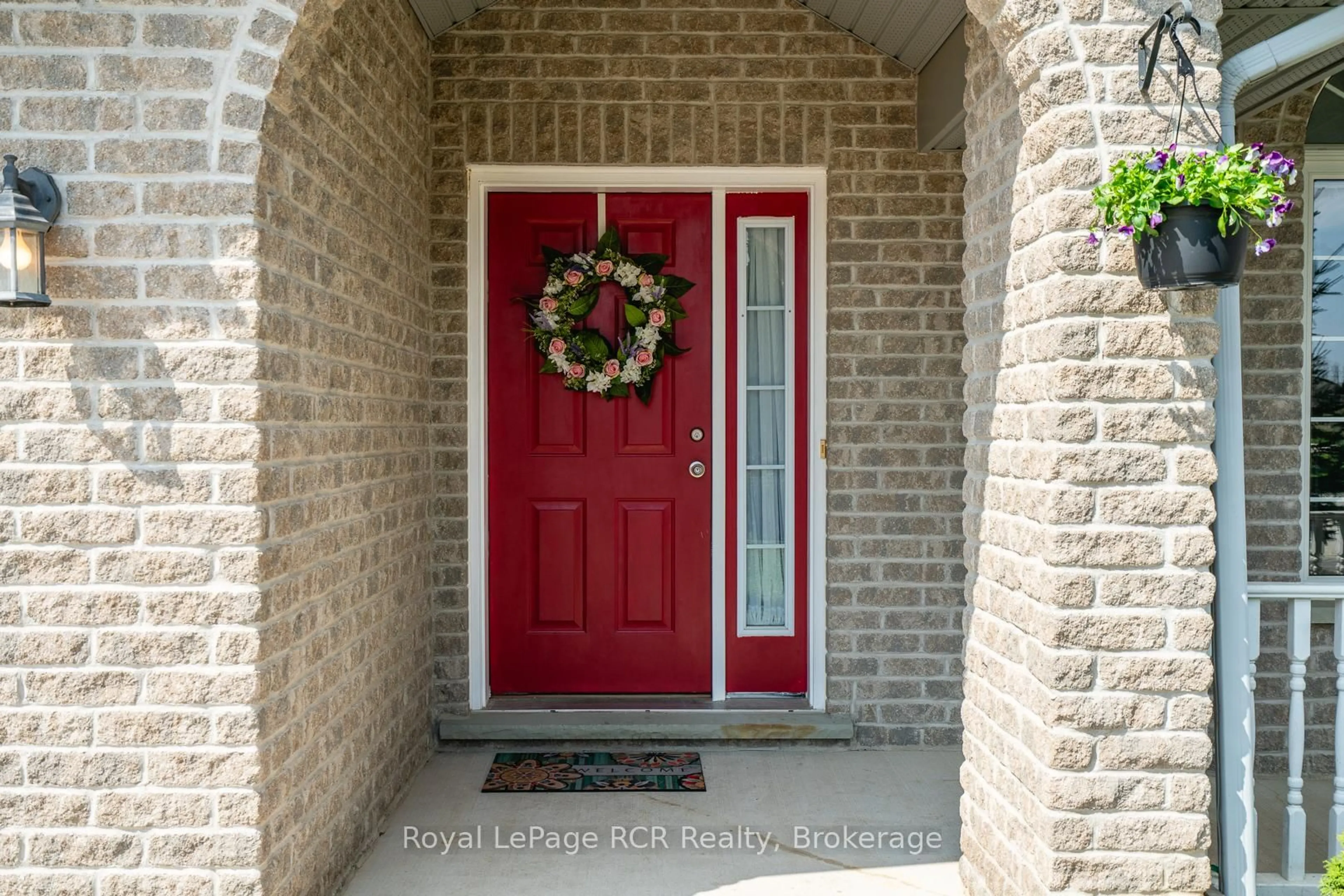 Indoor entryway for 246 16th Avenue Cres, Hanover Ontario N4N 3V3