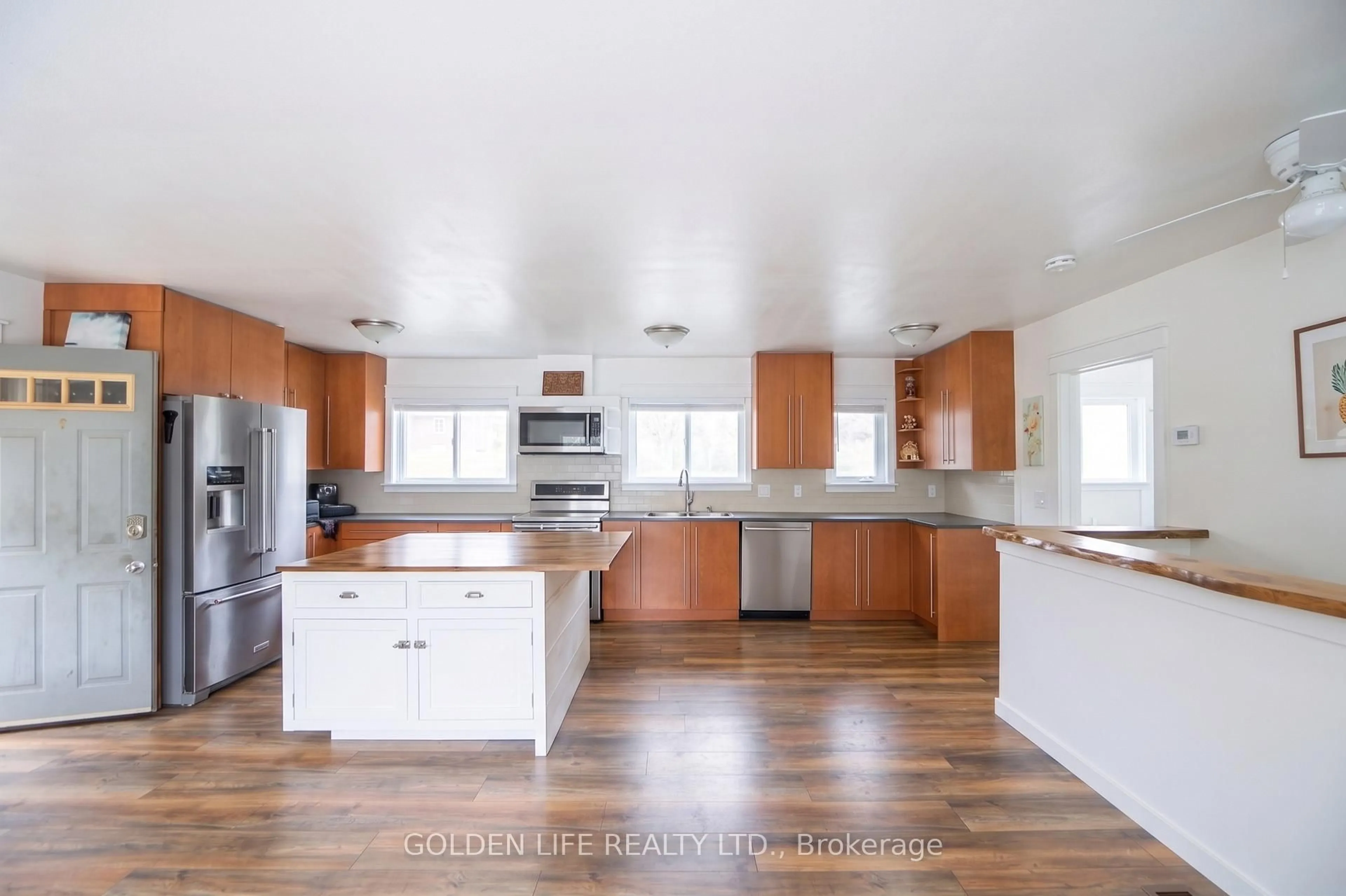 Open concept kitchen, wood/laminate floor for 24 LAWRENCE St, Kawartha Lakes Ontario K0L 2W0