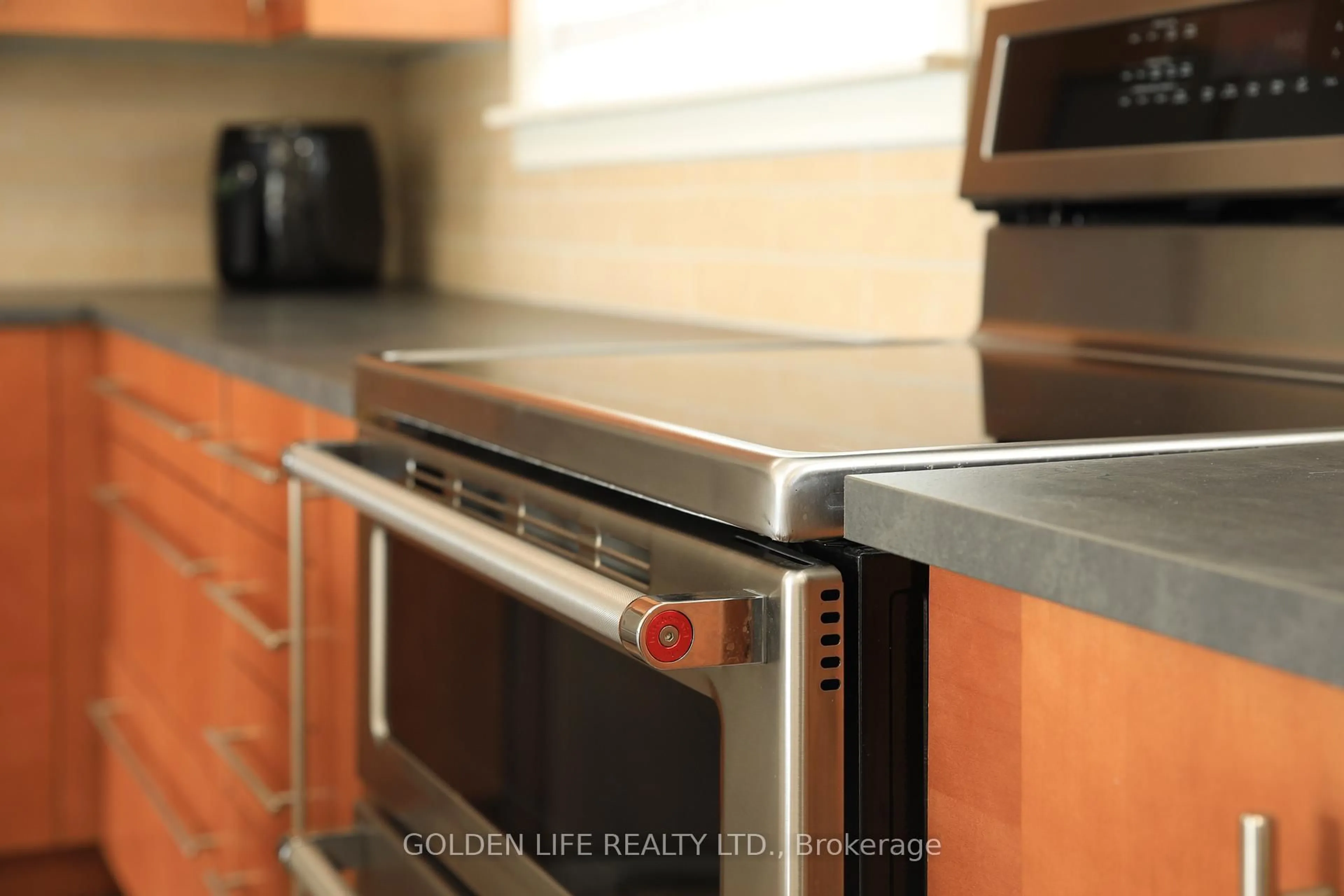 Standard kitchen, unknown for 24 LAWRENCE St, Kawartha Lakes Ontario K0L 2W0