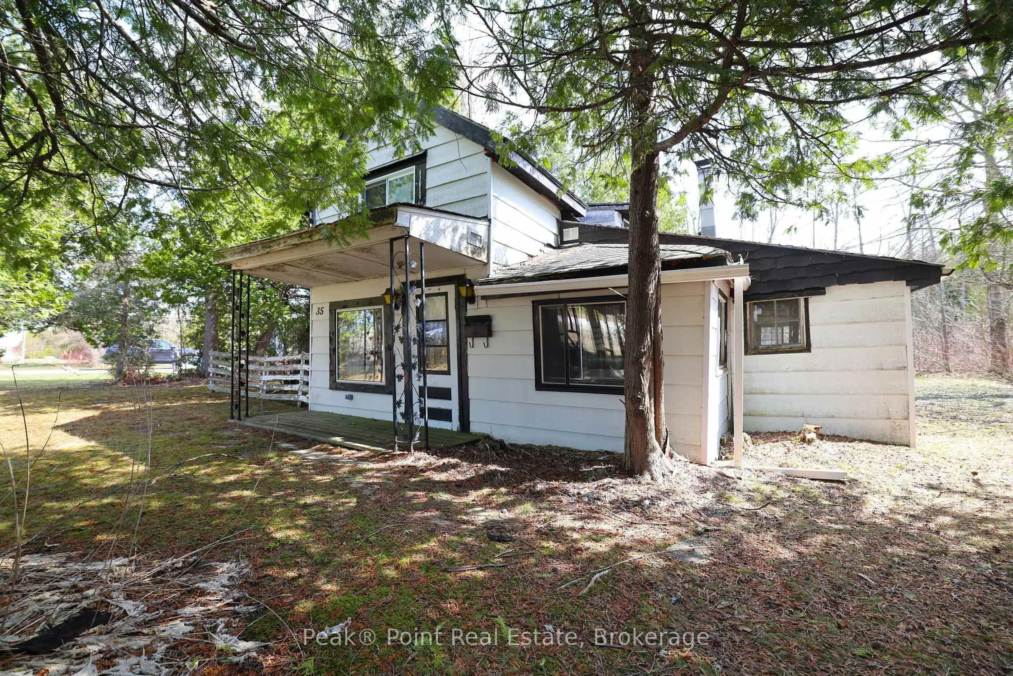 Home with vinyl exterior material, unknown for 35 Bay St, South Bruce Peninsula Ontario N0H 2T0