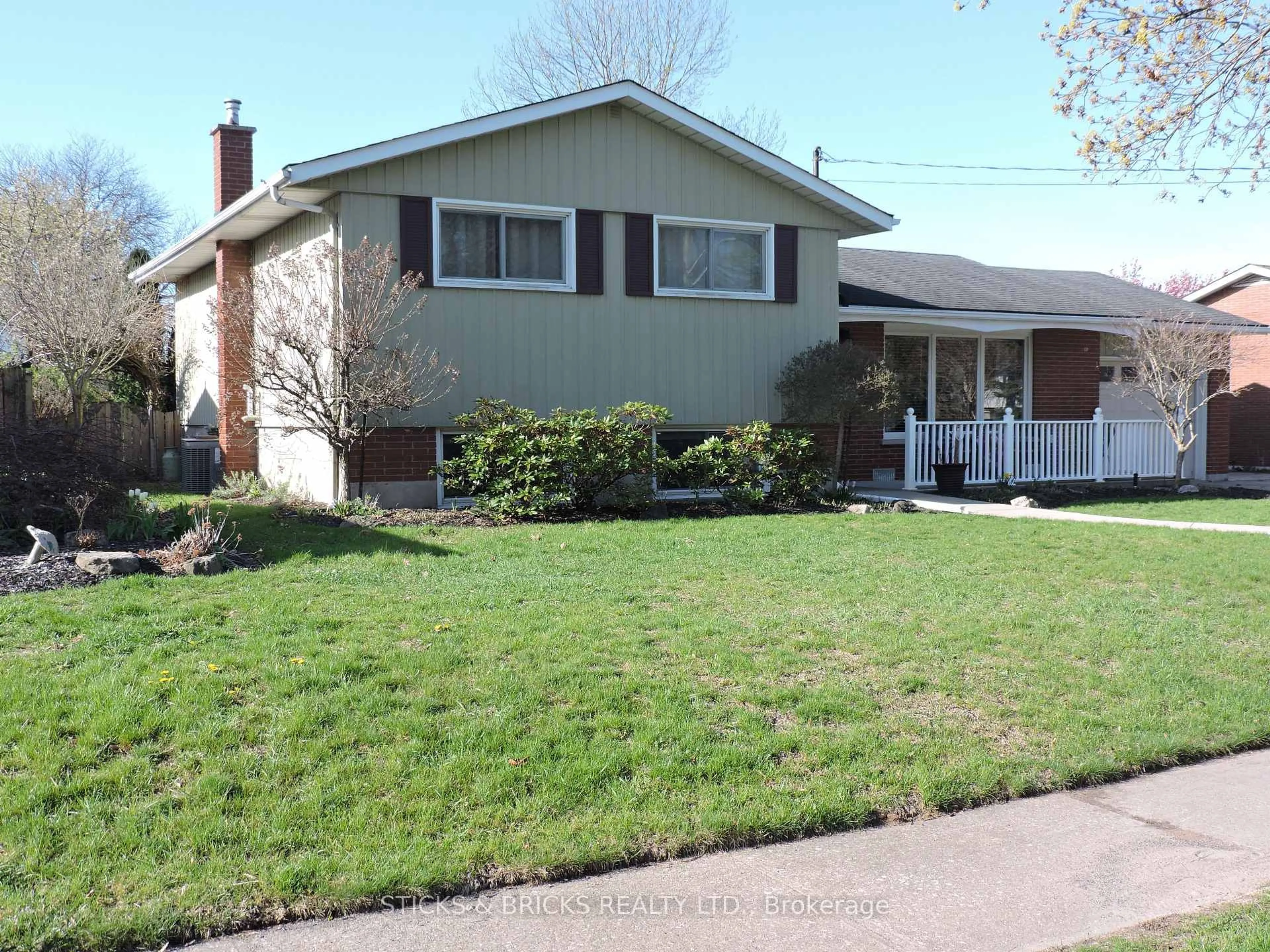 Home with vinyl exterior material, street for 6762 Cherrygrove Rd, Niagara Falls Ontario L2E 5M6