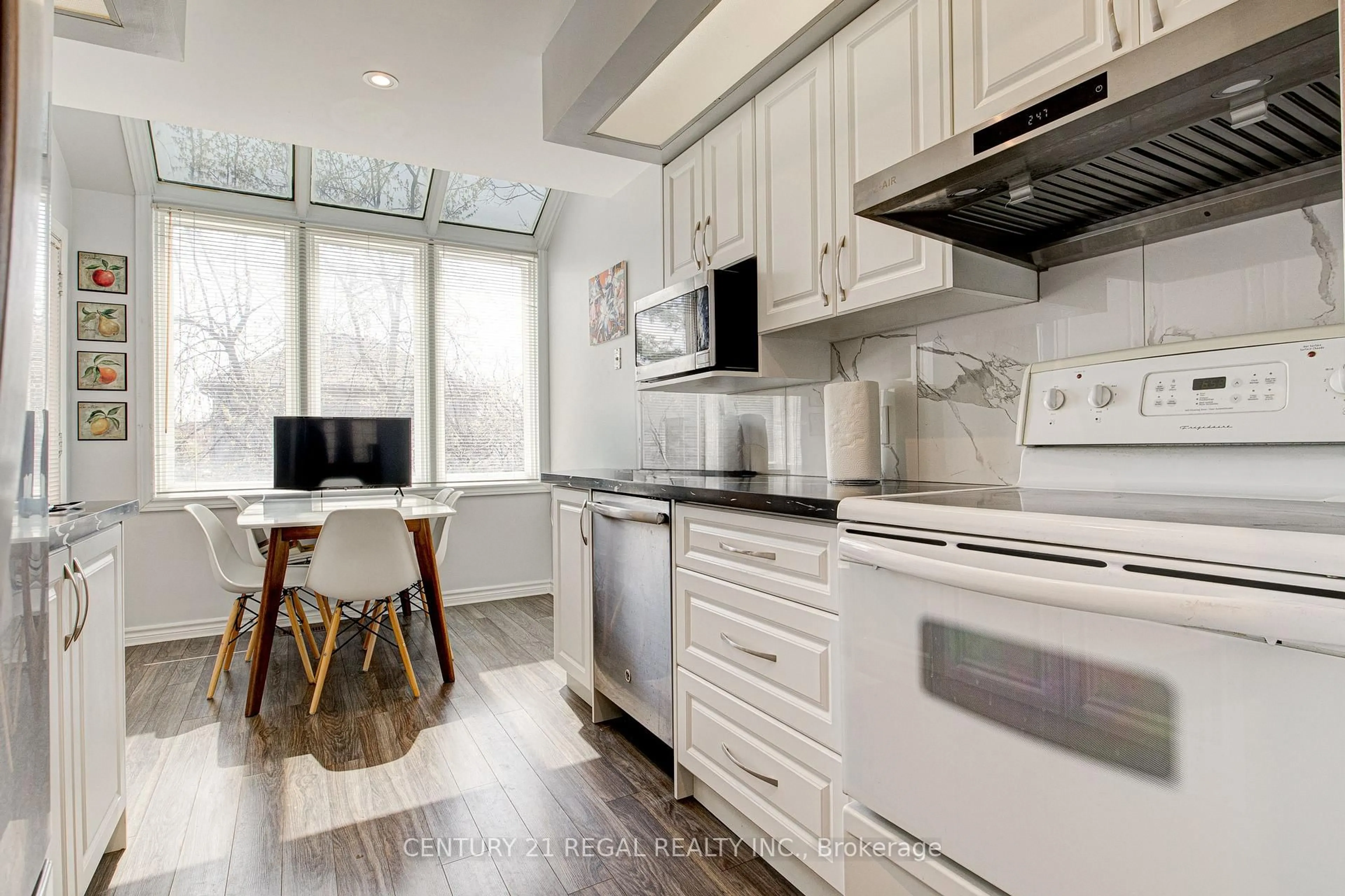 Contemporary kitchen, unknown for 310 Christopher Dr #15, Cambridge Ontario N1P 1B4