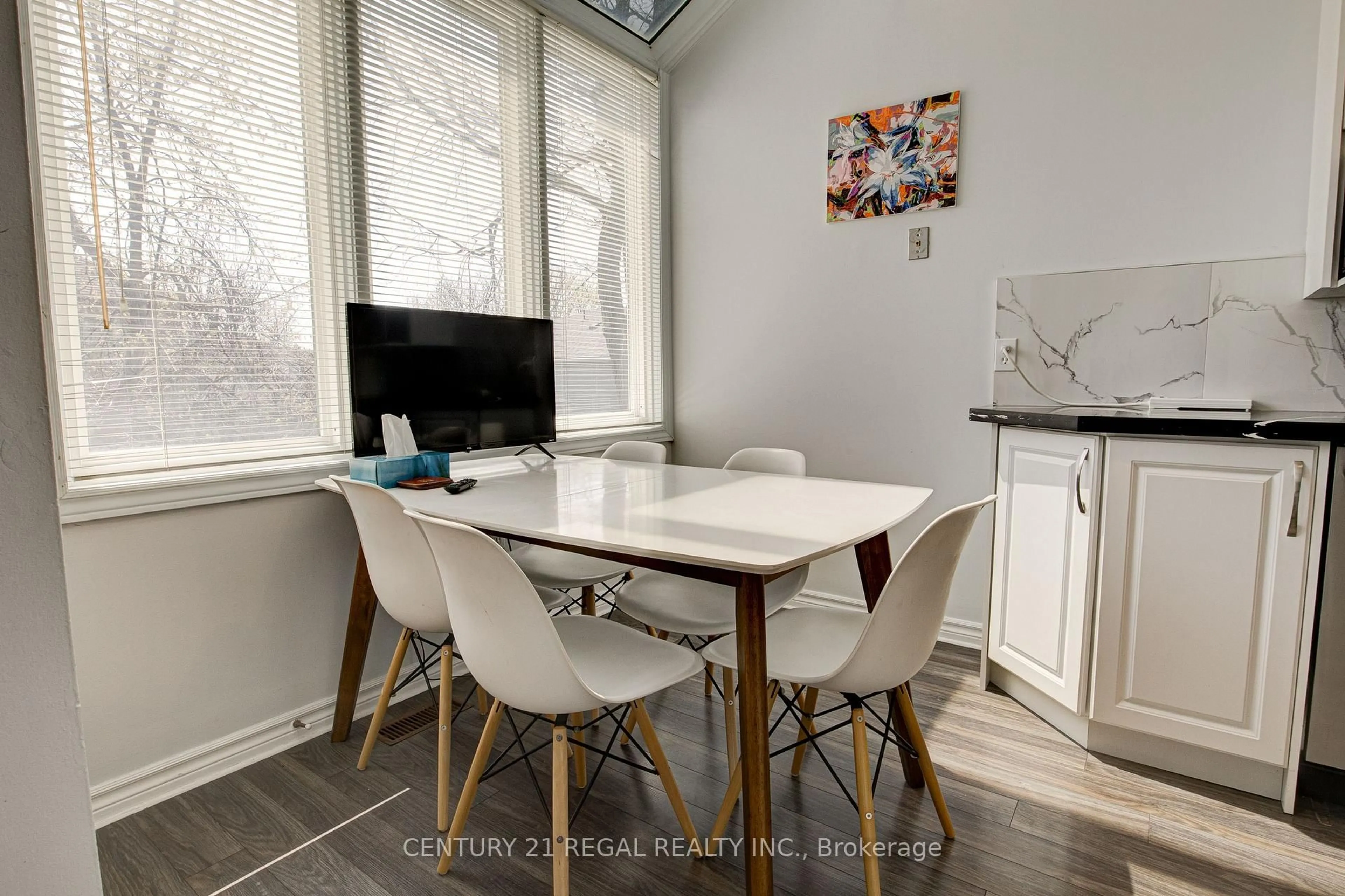 Dining room, wood/laminate floor for 310 Christopher Dr #15, Cambridge Ontario N1P 1B4