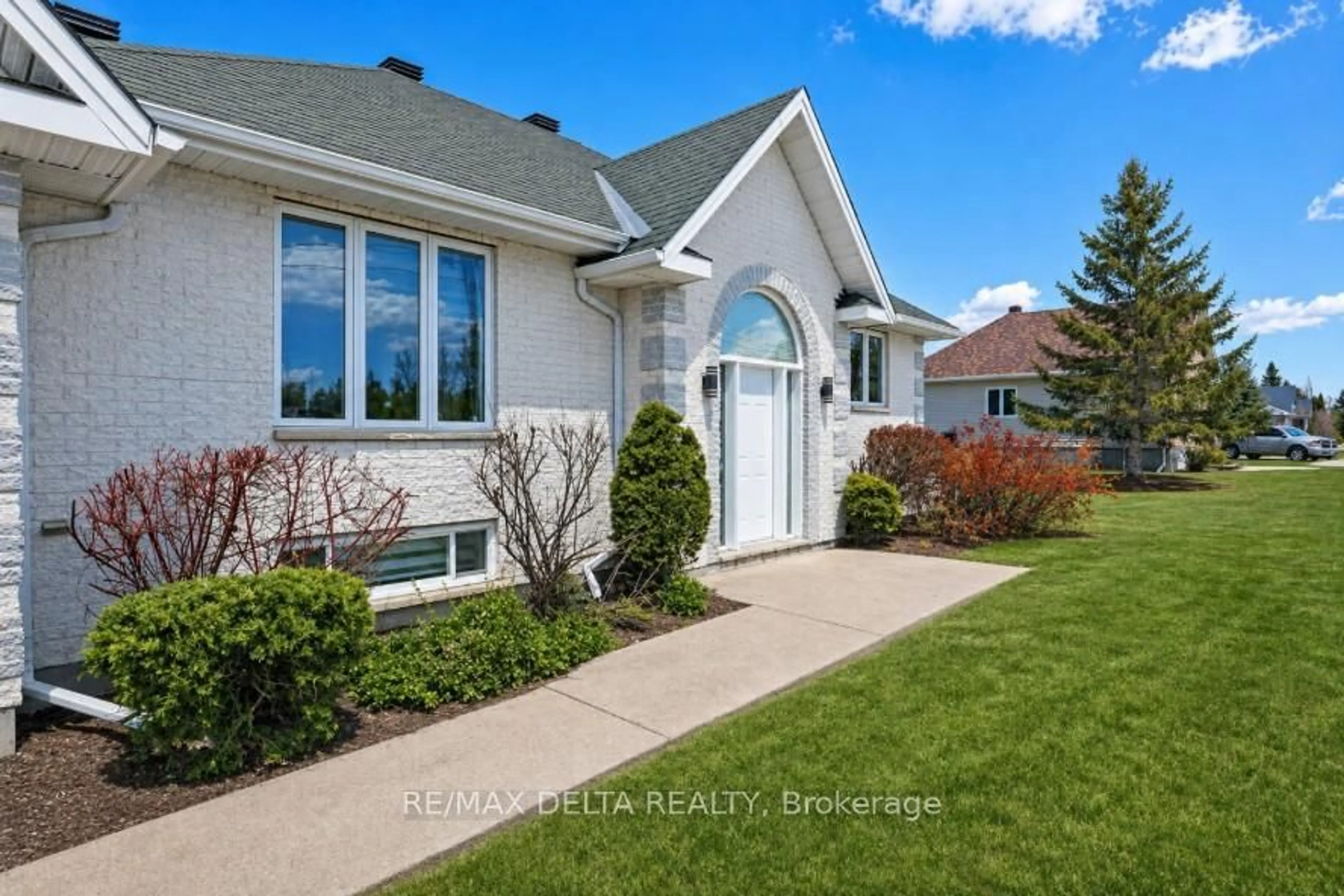 Home with vinyl exterior material, street for 2031 Devine Rd, Vars Ontario K0A 3H0