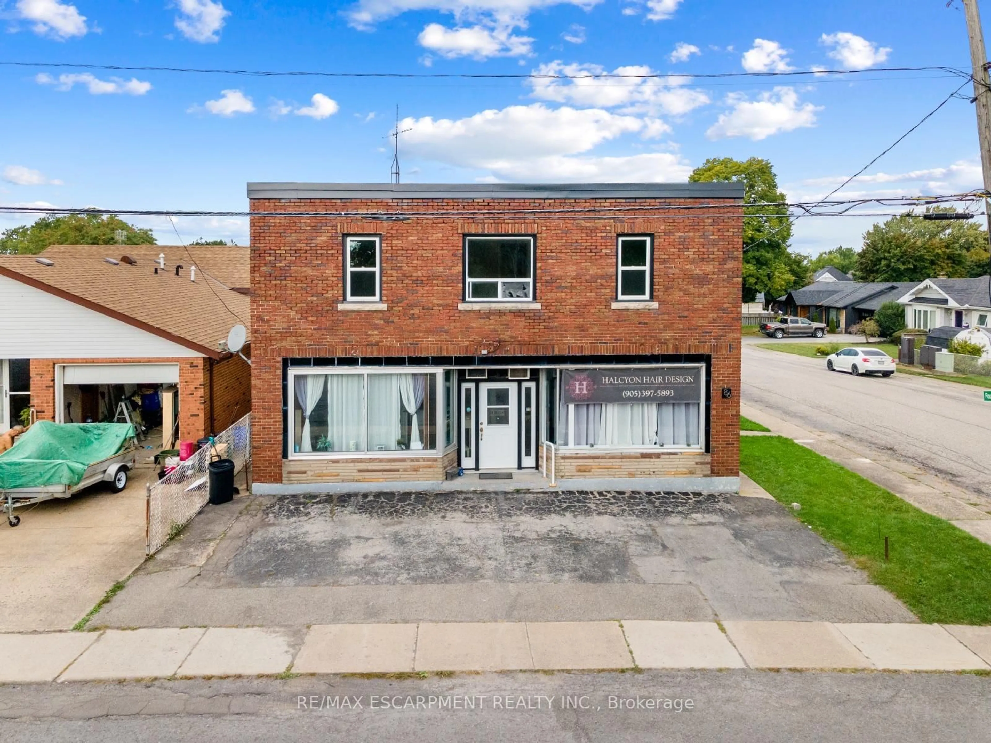 A pic from outside/outdoor area/front of a property/back of a property/a pic from drone, building for 86 Townline Rd, St. Catharines Ontario L2T 1P7