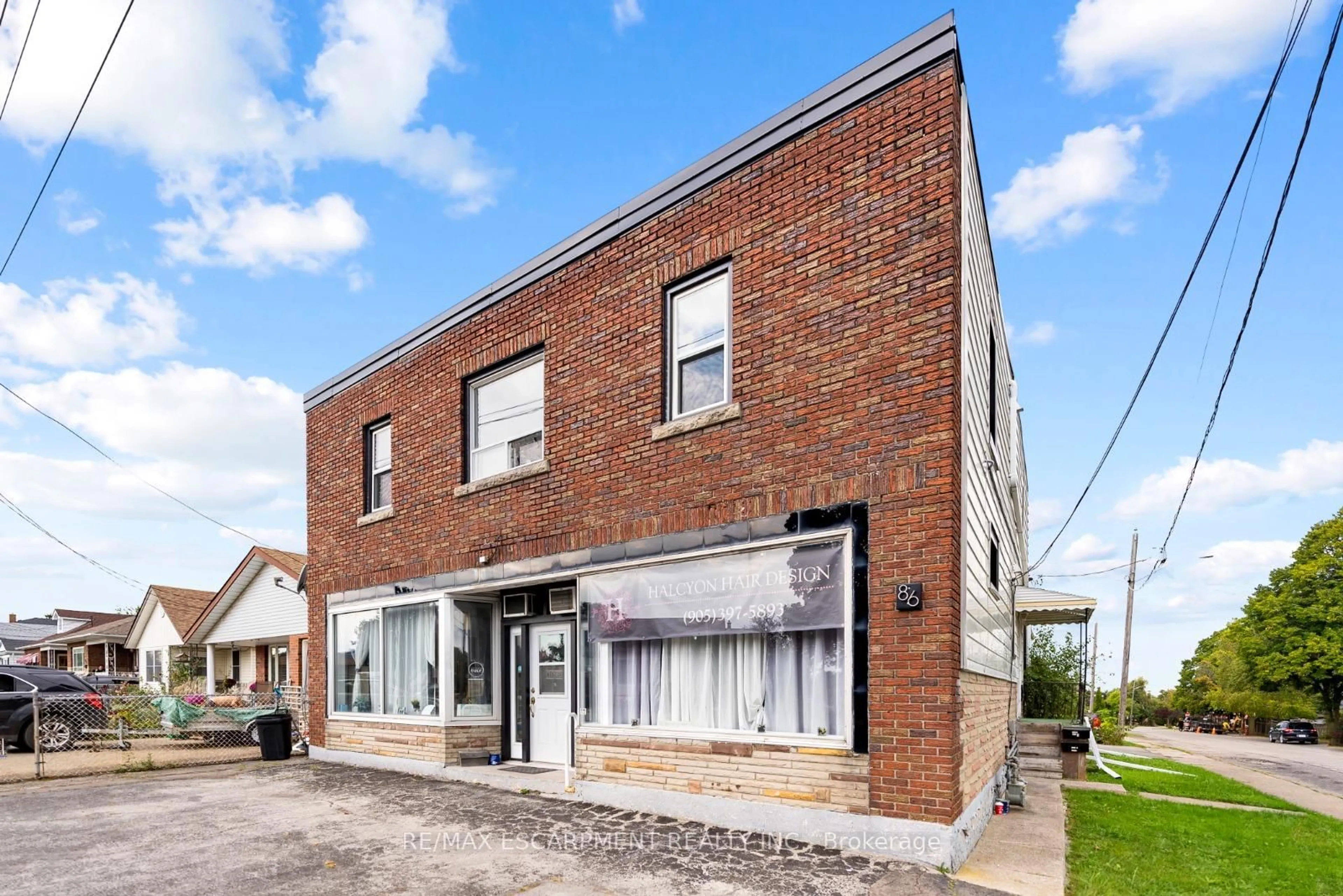 Home with brick exterior material, building for 86 Townline Rd, St. Catharines Ontario L2T 1P7