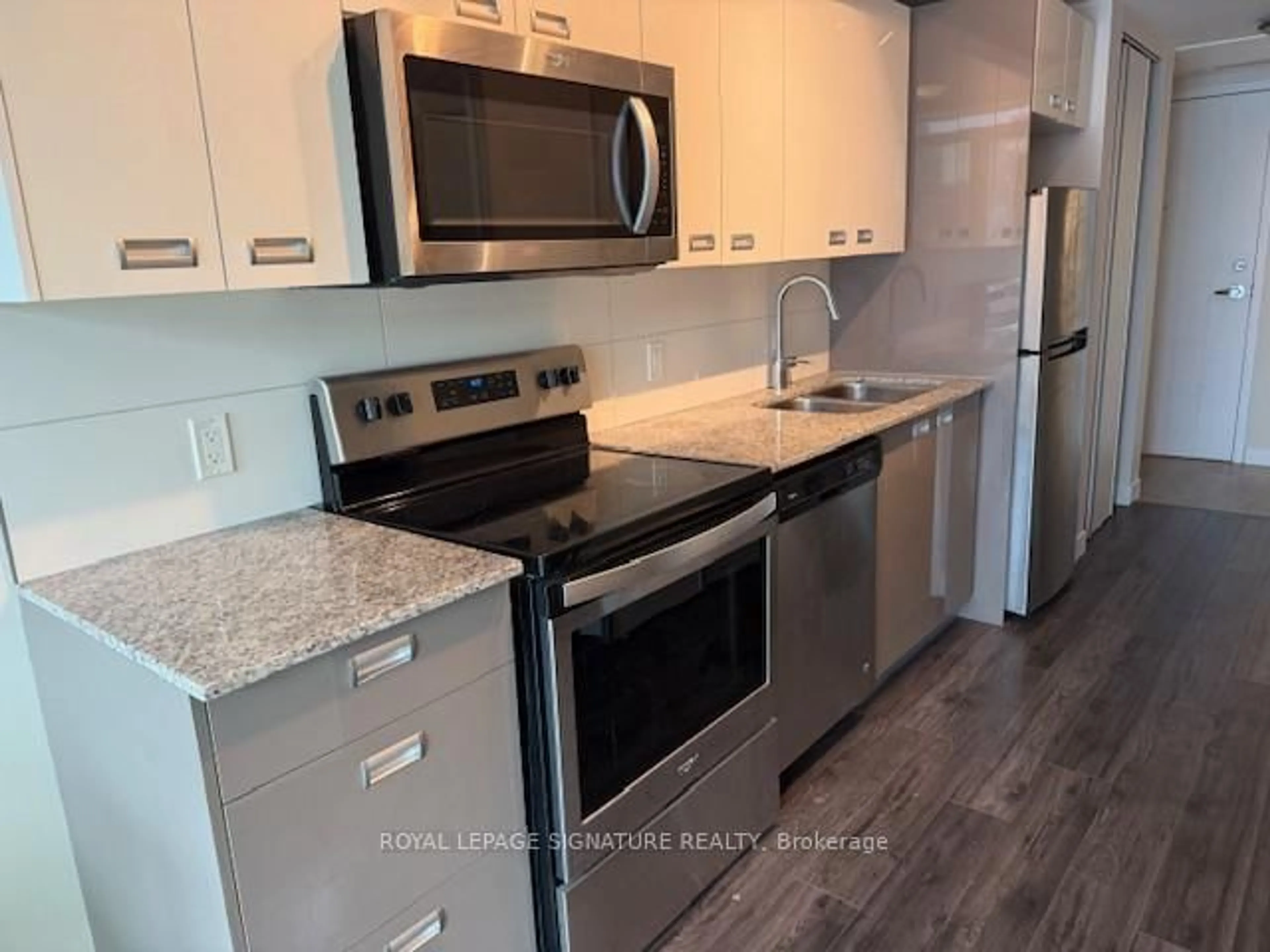 Standard kitchen, unknown for 257 Hemlock St #16, Waterloo Ontario N2L 3R4