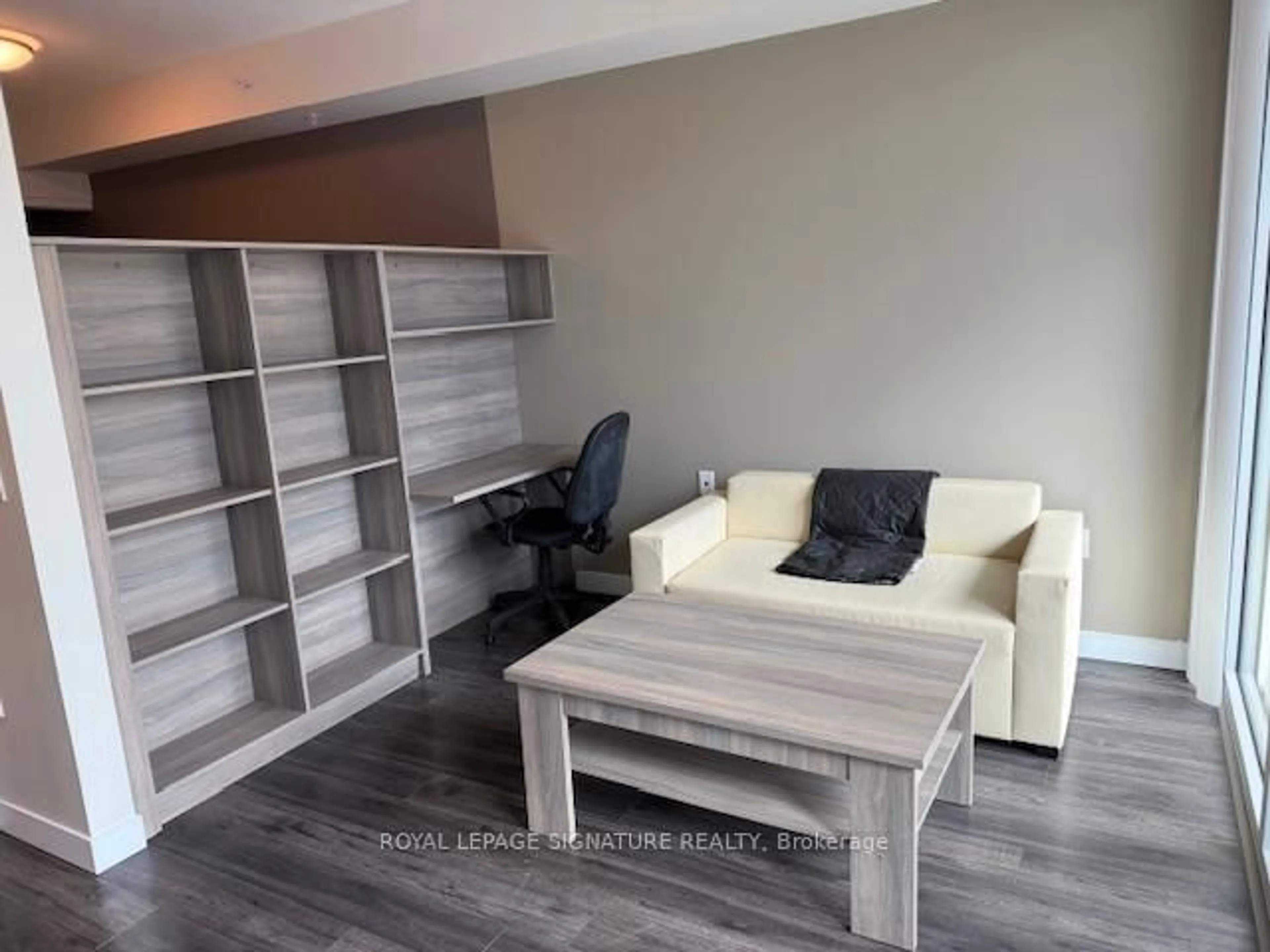 Living room with furniture, wood/laminate floor for 257 Hemlock St #16, Waterloo Ontario N2L 3R4