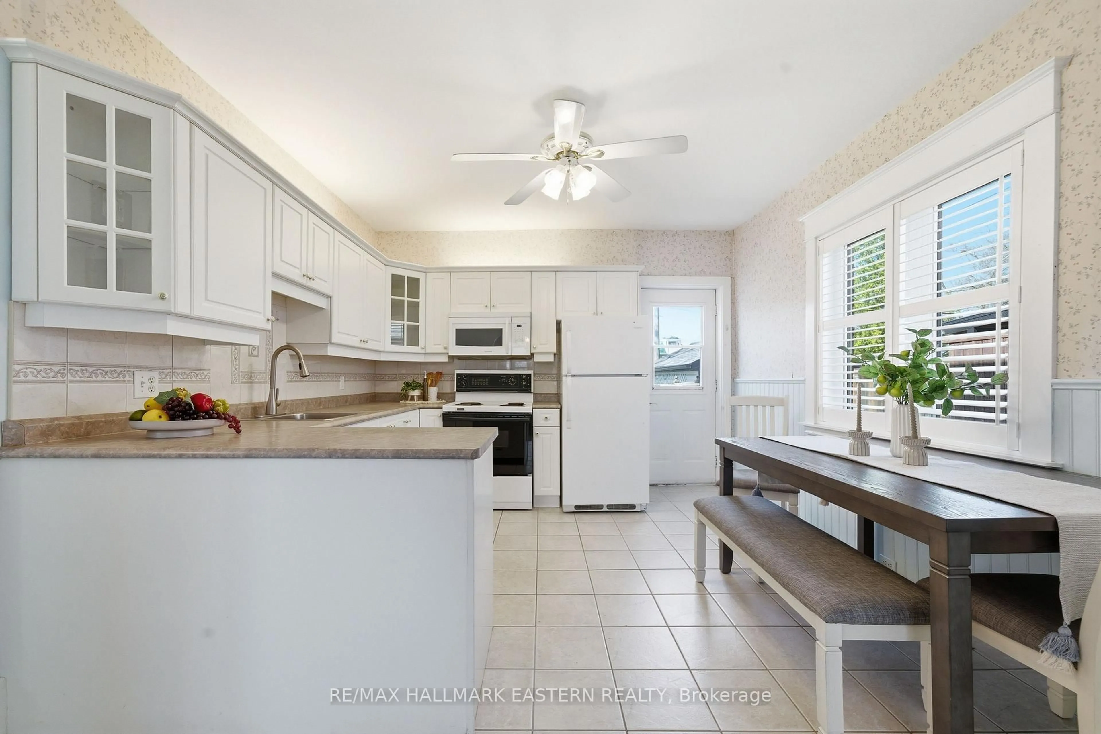 Unknown for 556 Douglas Ave, Peterborough Ontario K9J 4L1