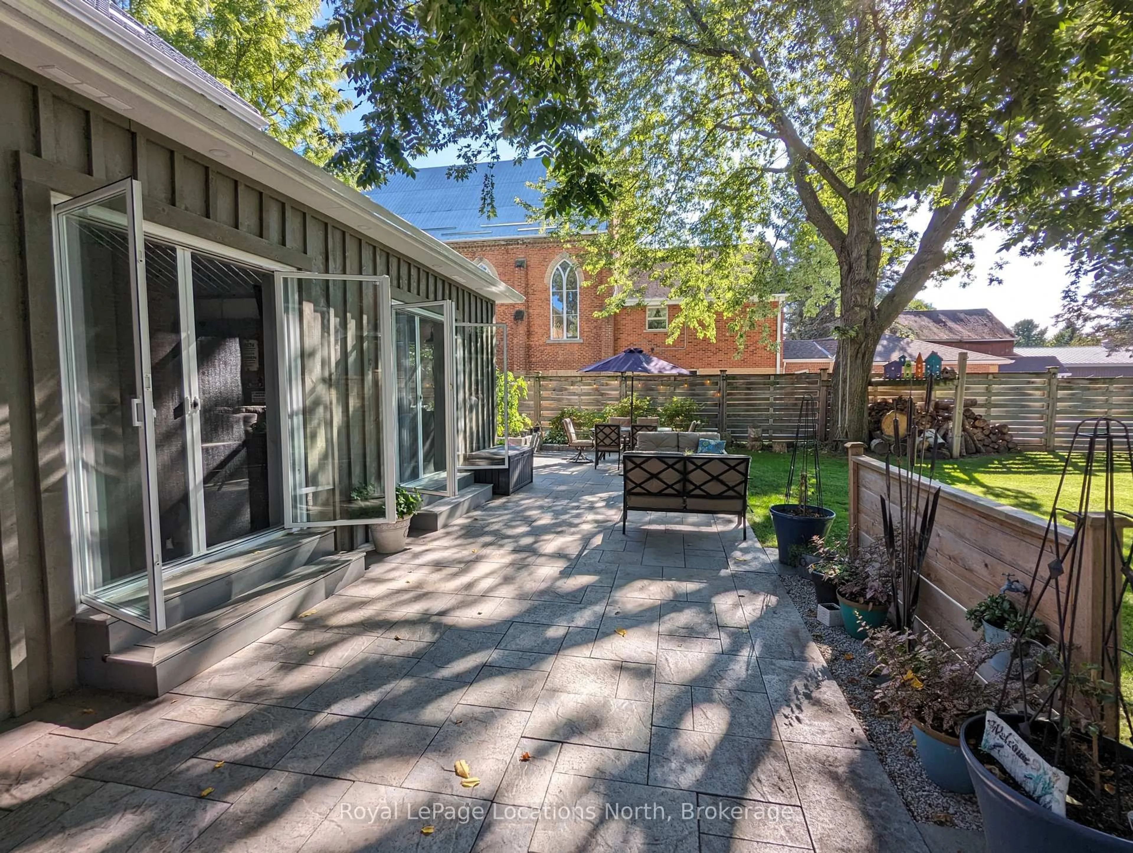 Patio, street for 138 Bruce St, Blue Mountains Ontario N0H 2P0