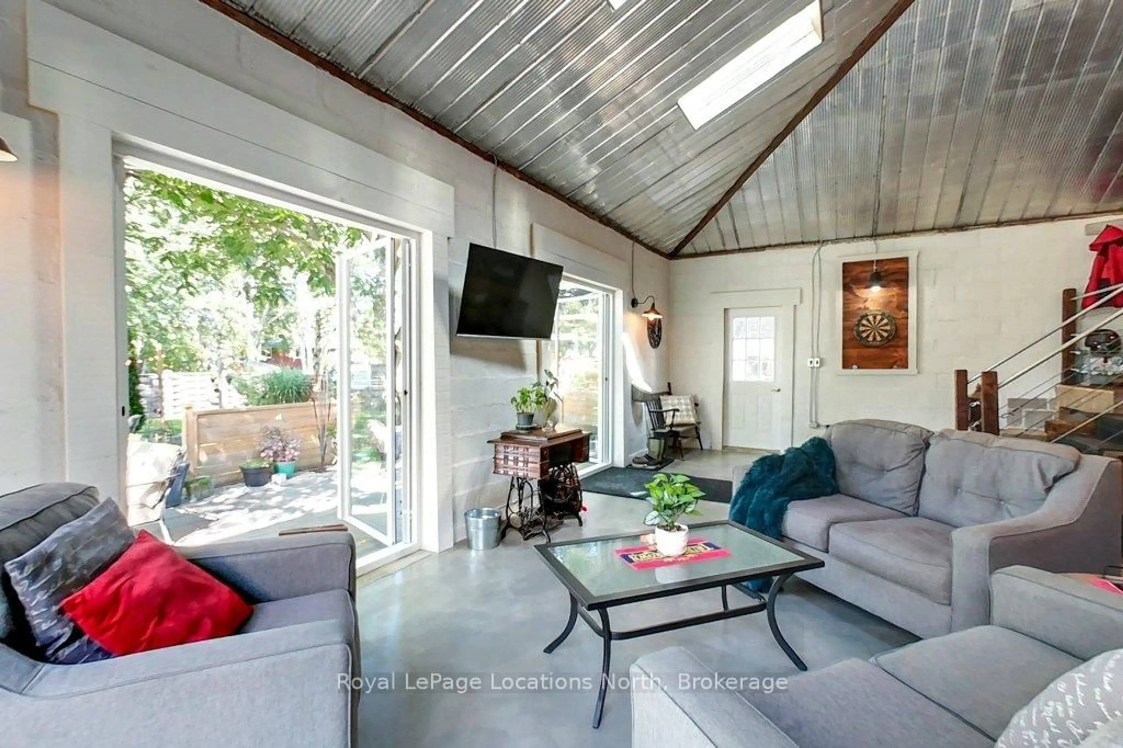 Living room with furniture, cement floor for 138 Bruce St, Blue Mountains Ontario N0H 2P0