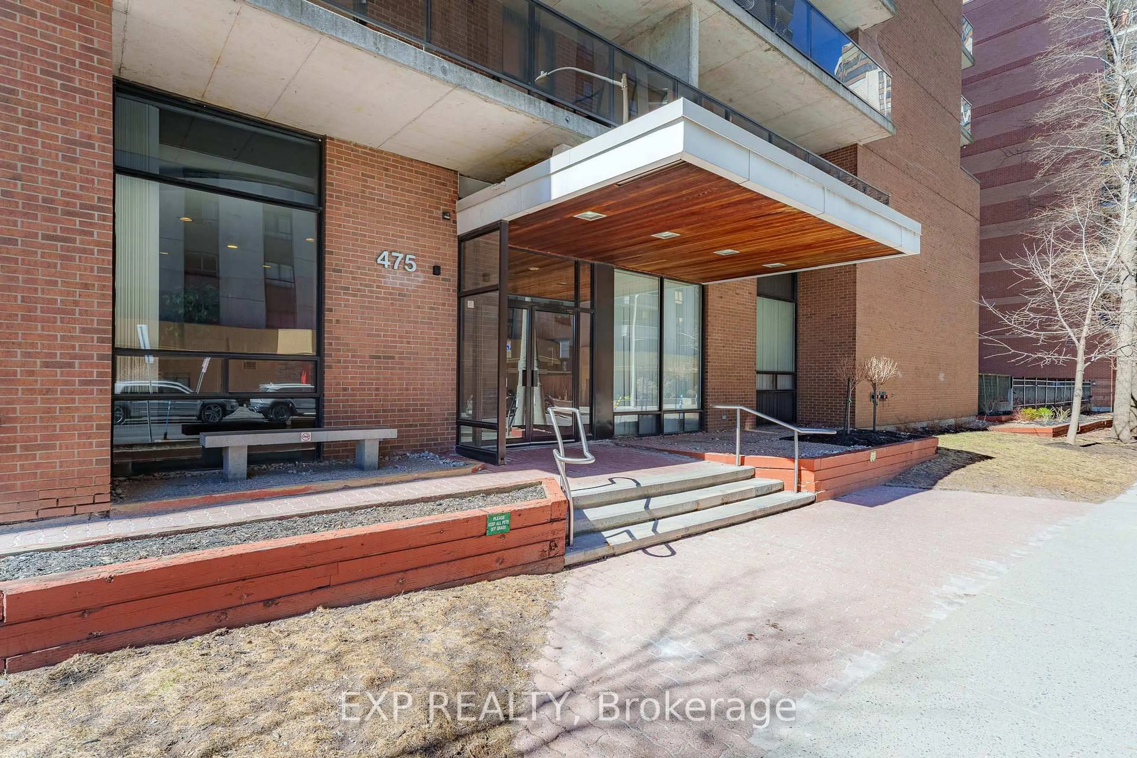 Indoor foyer for 475 Laurier Ave #1002, Ottawa Ontario K1R 7X1
