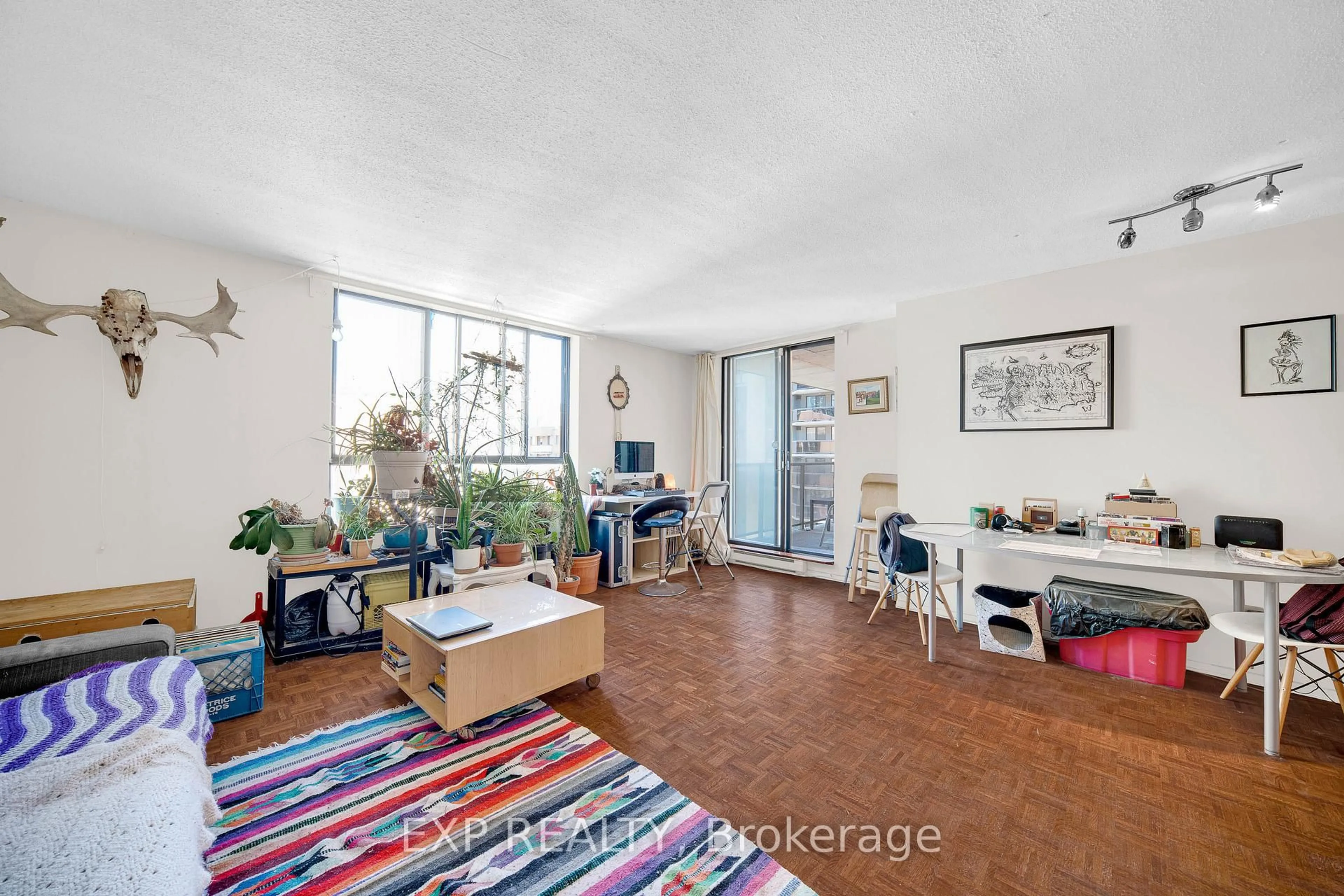 Living room with furniture, floor is not visible for 475 Laurier Ave #1002, Ottawa Ontario K1R 7X1