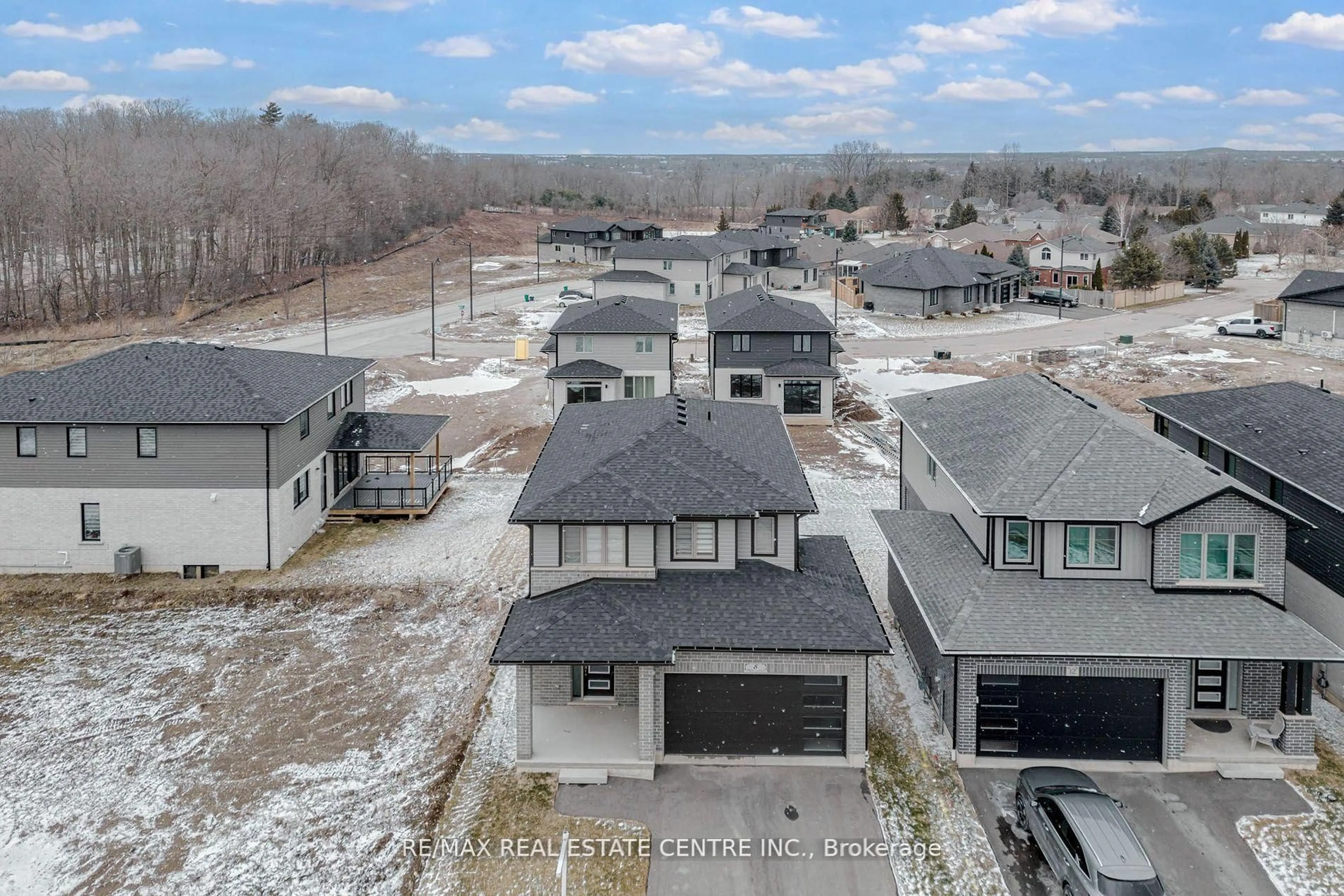 A pic from outside/outdoor area/front of a property/back of a property/a pic from drone, unknown for 8 Moon Cres, Cambridge Ontario N1S 0C4