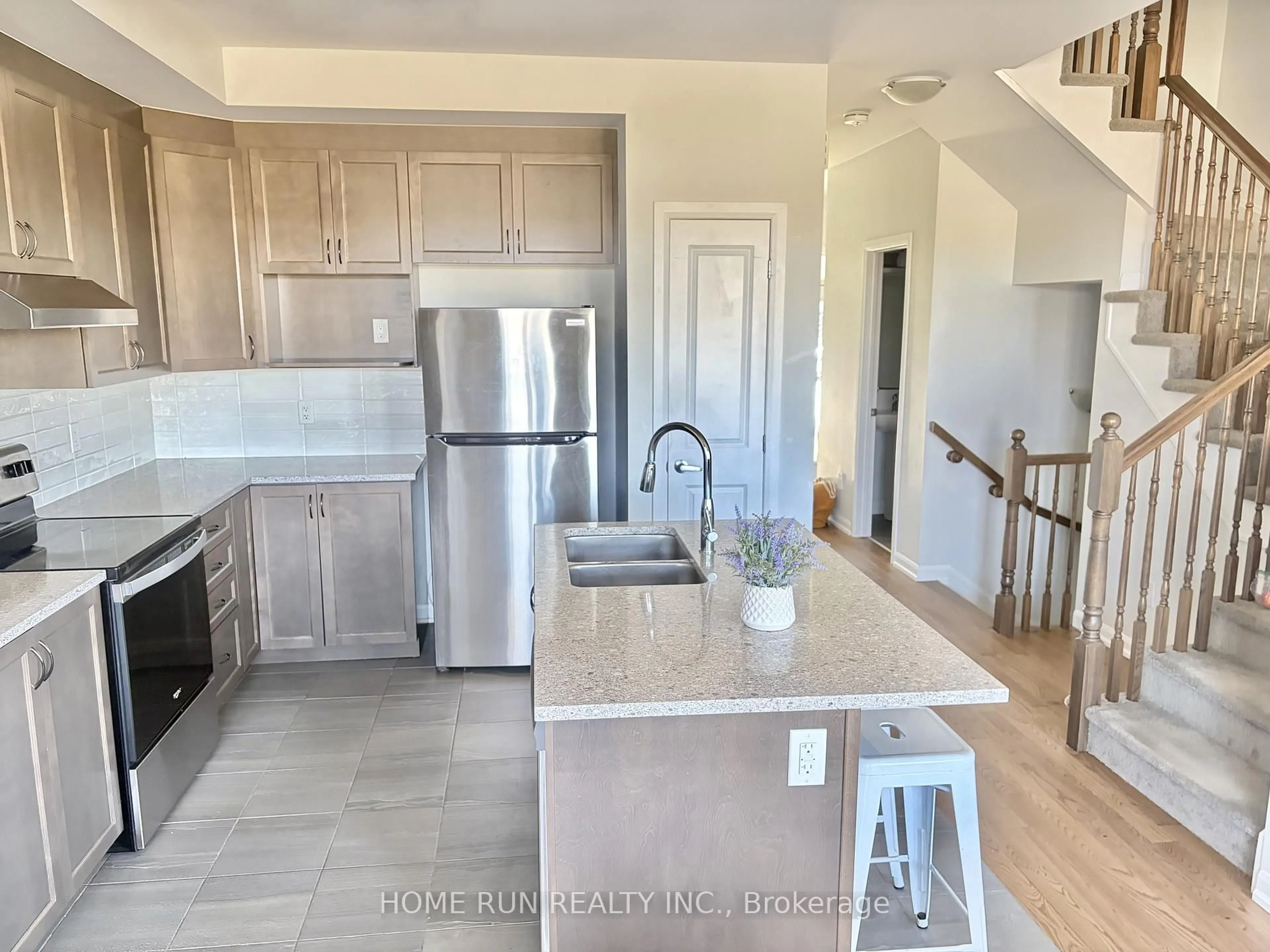 Open concept kitchen, unknown for 111 TEELIN Circ, Ottawa Ontario K2C 3H2