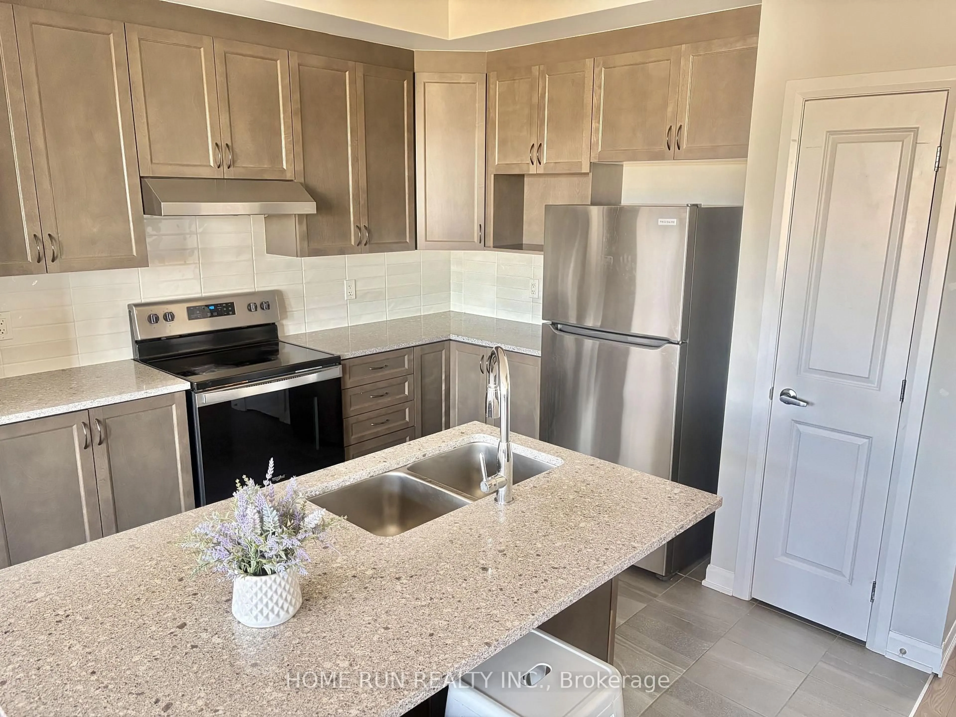 Open concept kitchen, ceramic/tile floor for 111 TEELIN Circ, Ottawa Ontario K2C 3H2