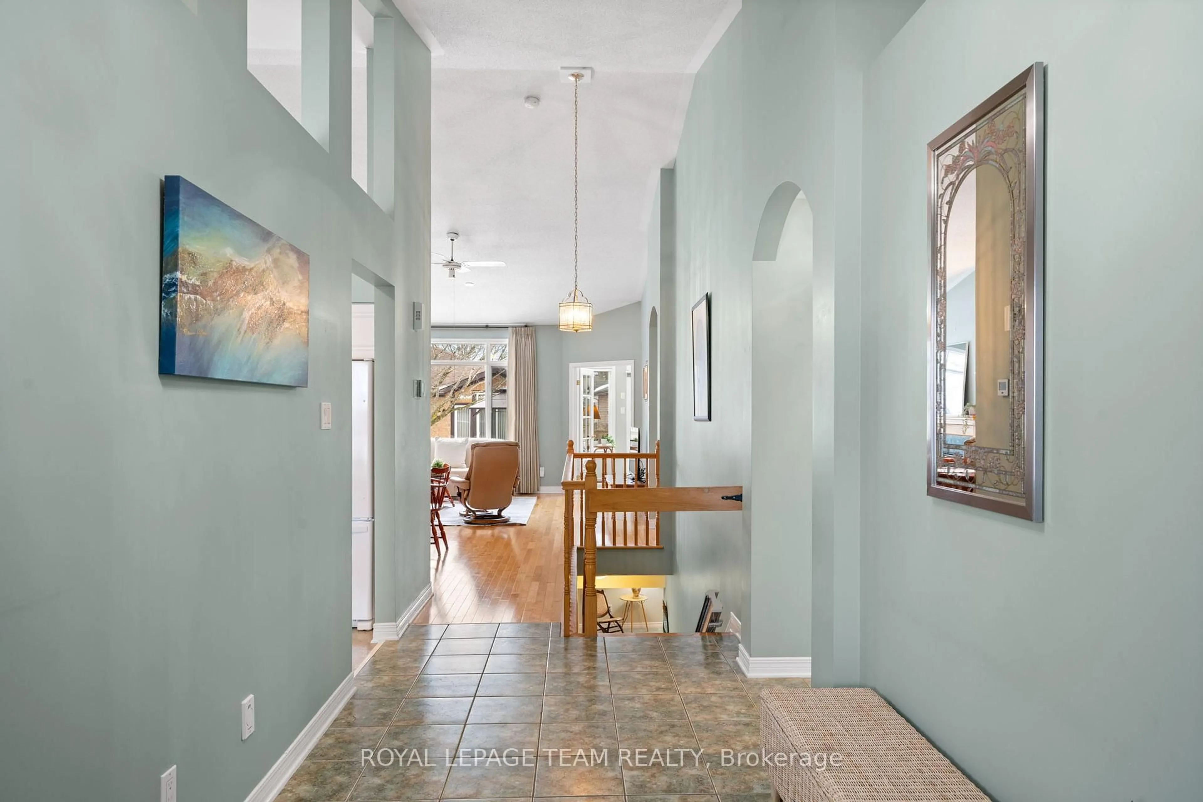 Indoor entryway for 56 Coulson Crt, Ottawa Ontario K2K 2X9