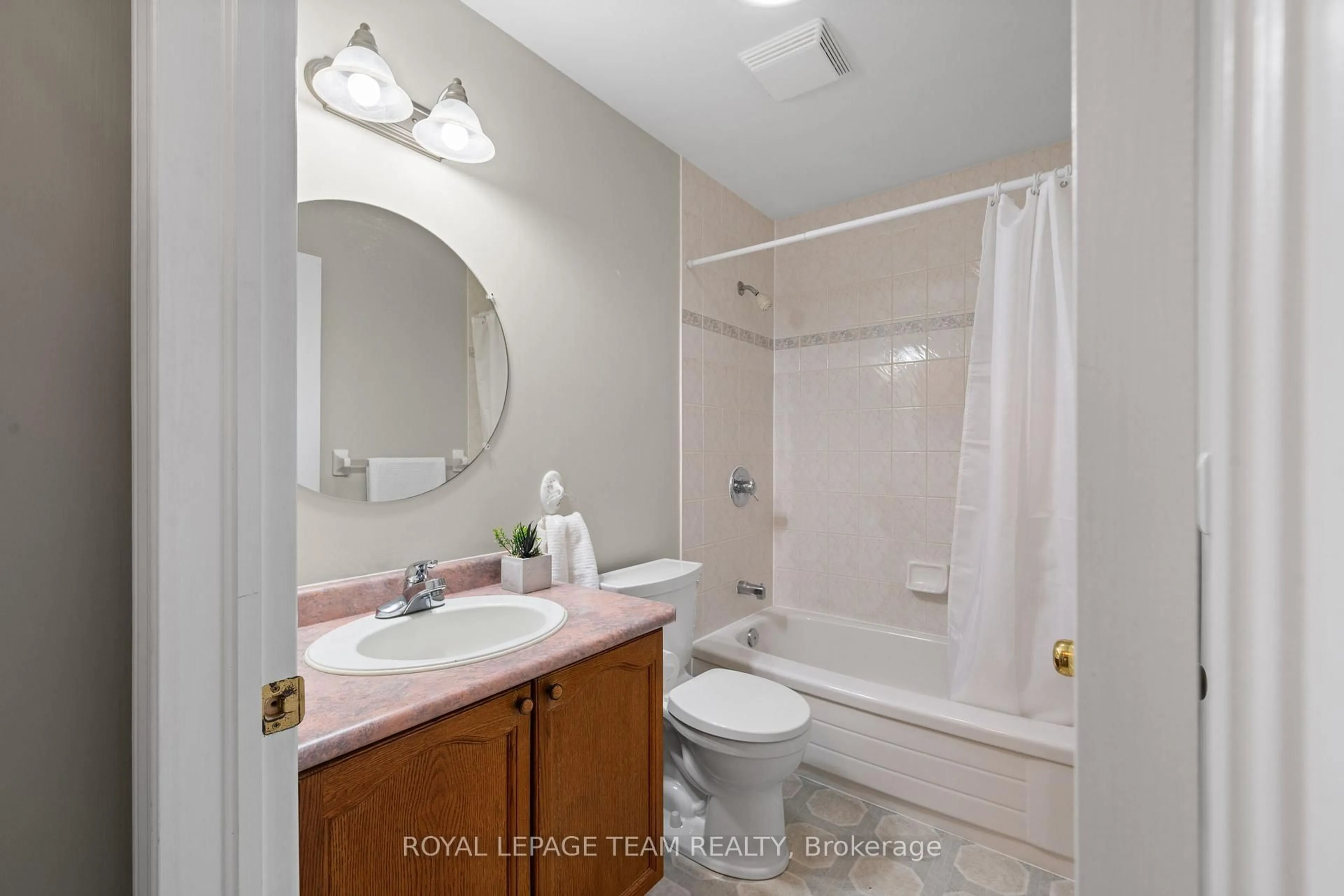 Standard bathroom, unknown for 56 Coulson Crt, Ottawa Ontario K2K 2X9
