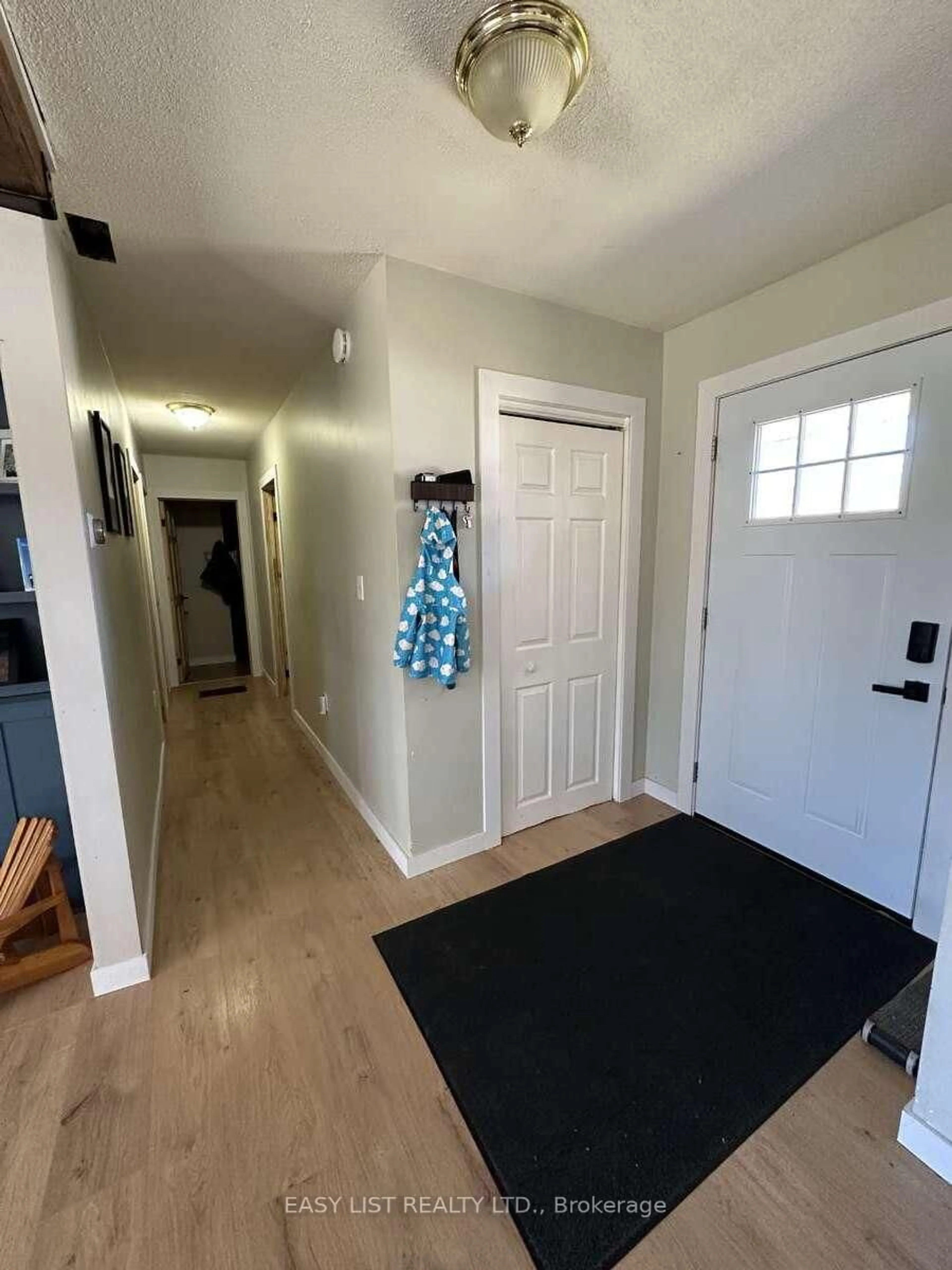 Indoor entryway for 7 Fitz Ave, South River Ontario P0A 1X0