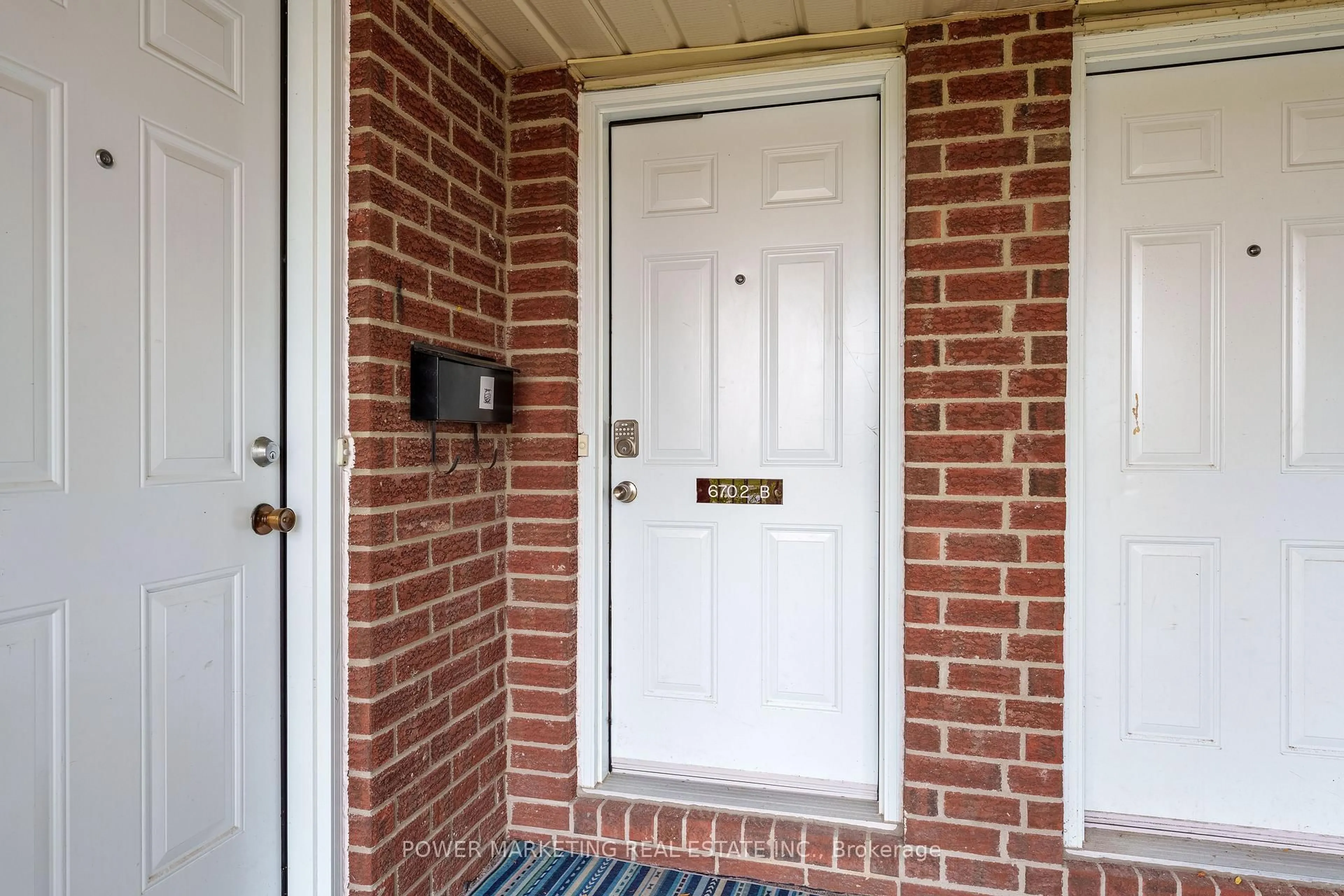 Unknown for 6702 Jeanne D'arc Blvd #B, Ottawa Ontario K1C 6E9