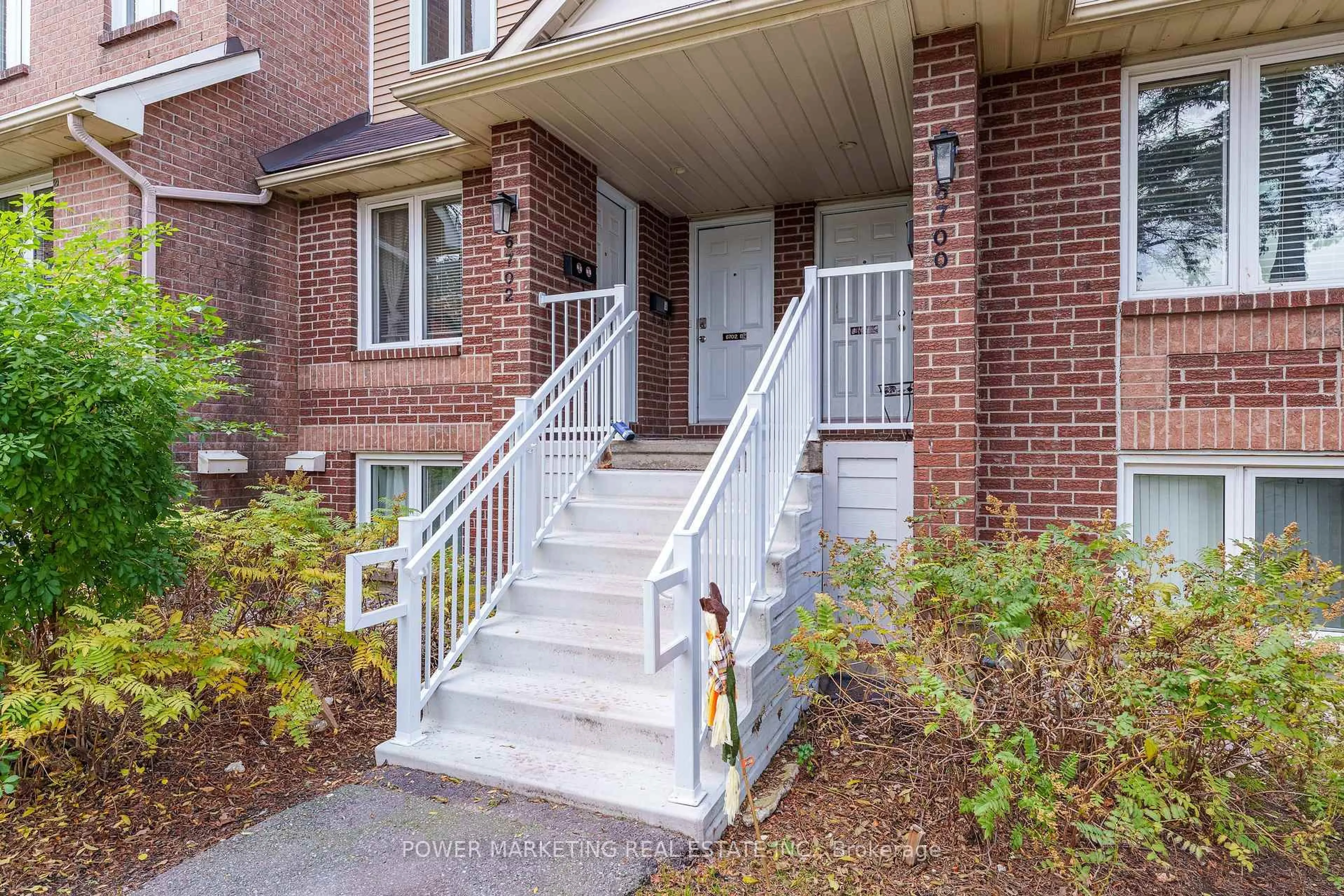 Stairs for 6702 Jeanne D'arc Blvd #B, Ottawa Ontario K1C 6E9