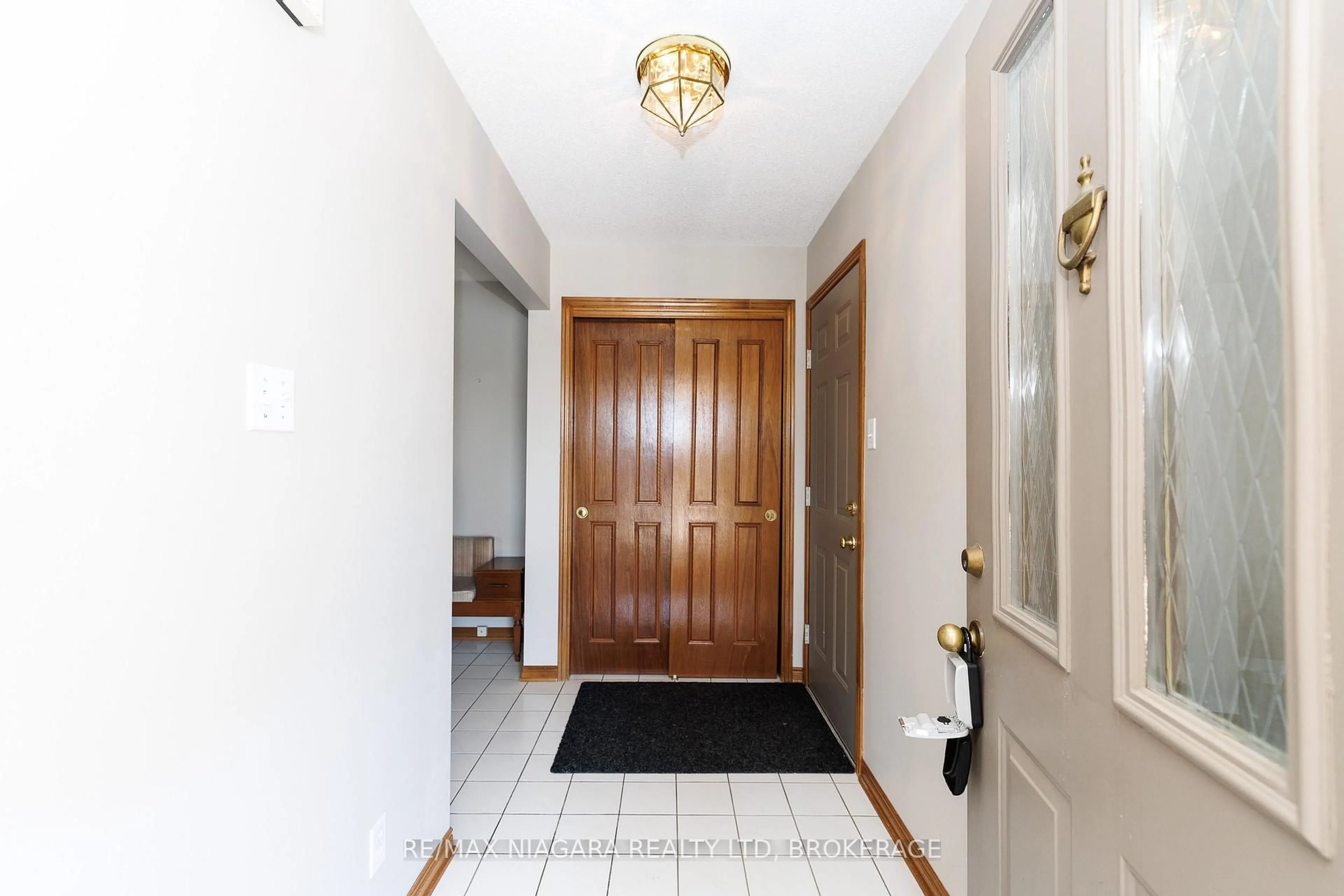Indoor entryway for 7821 Windfield St, Niagara Falls Ontario L2H 2X4