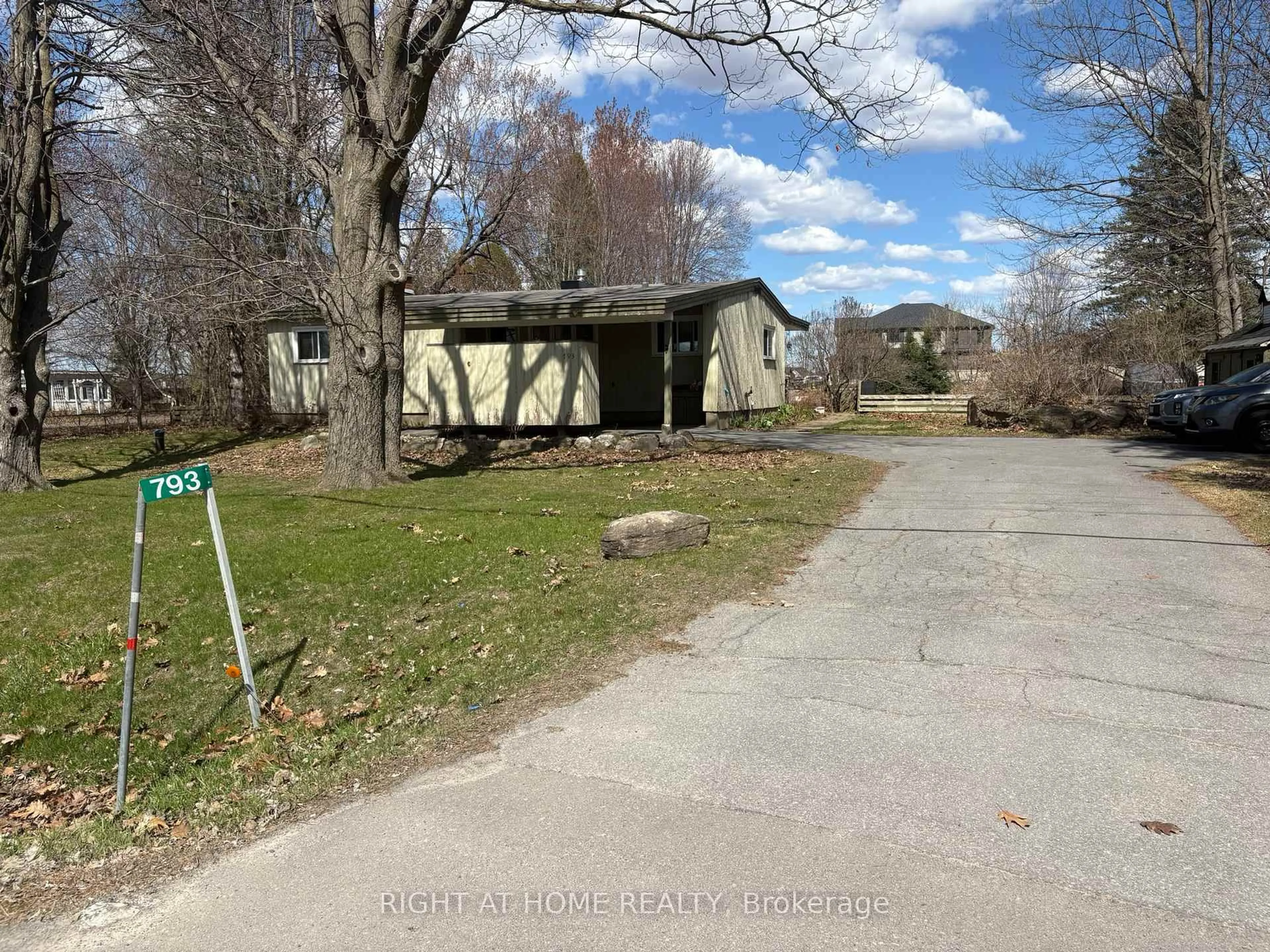 A pic from outside/outdoor area/front of a property/back of a property/a pic from drone, street for 793 River Rd, Manotick Ontario K4M 0T9