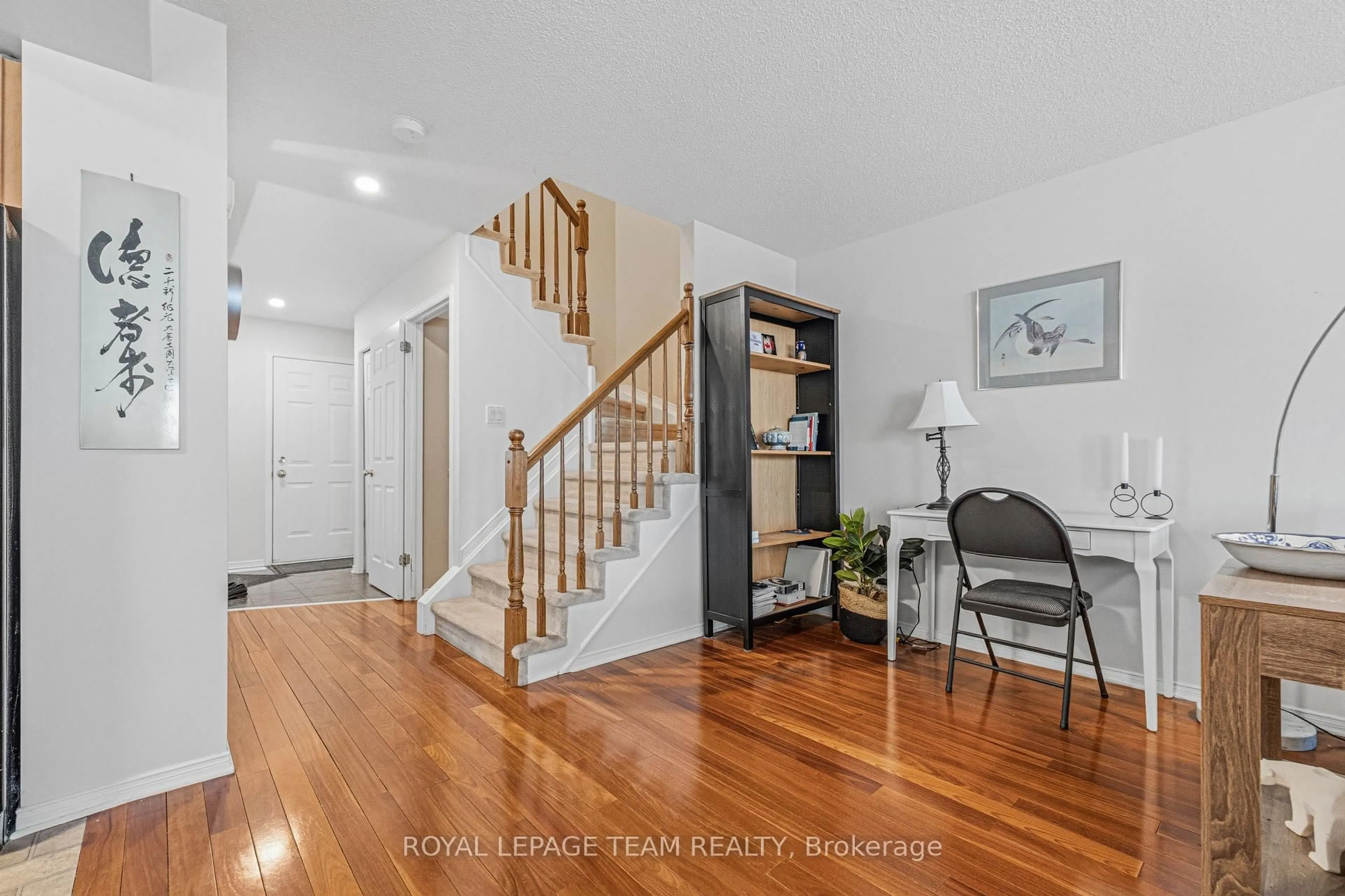 Indoor entryway for 115 Fairlop Way, Ottawa Ontario K2J 5B6