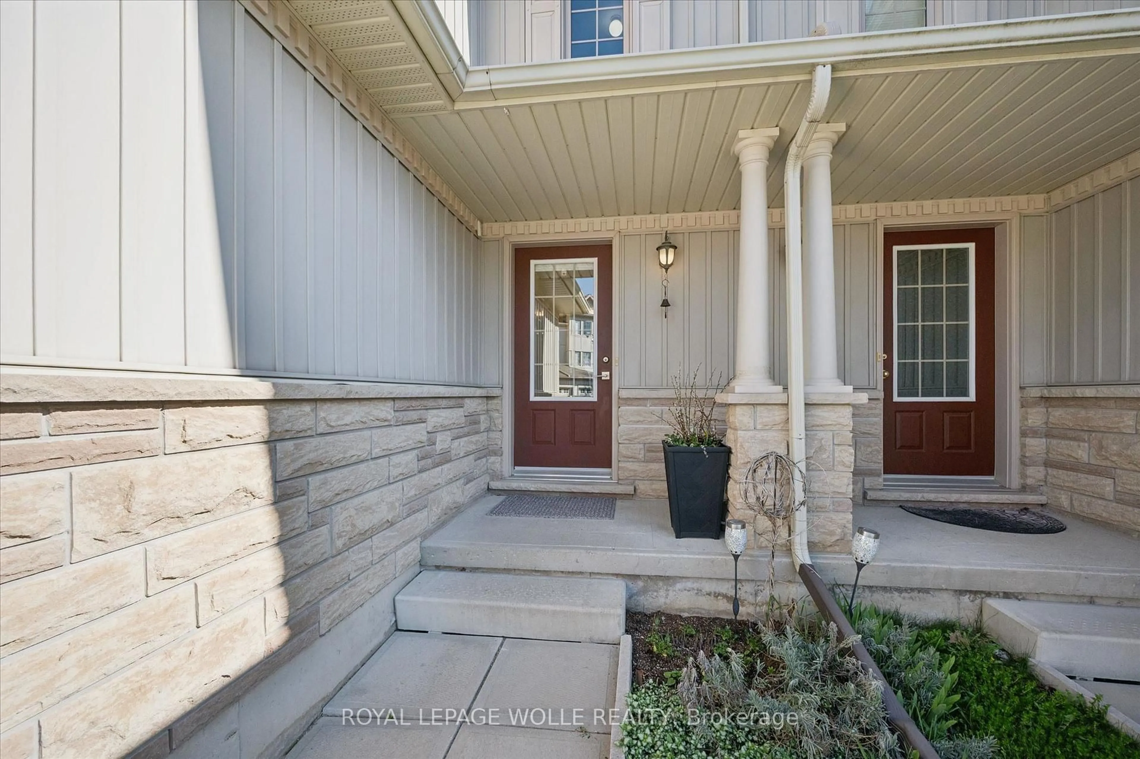 Indoor entryway for 85 Bankside Dr #K61, Kitchener Ontario N2N 3M4