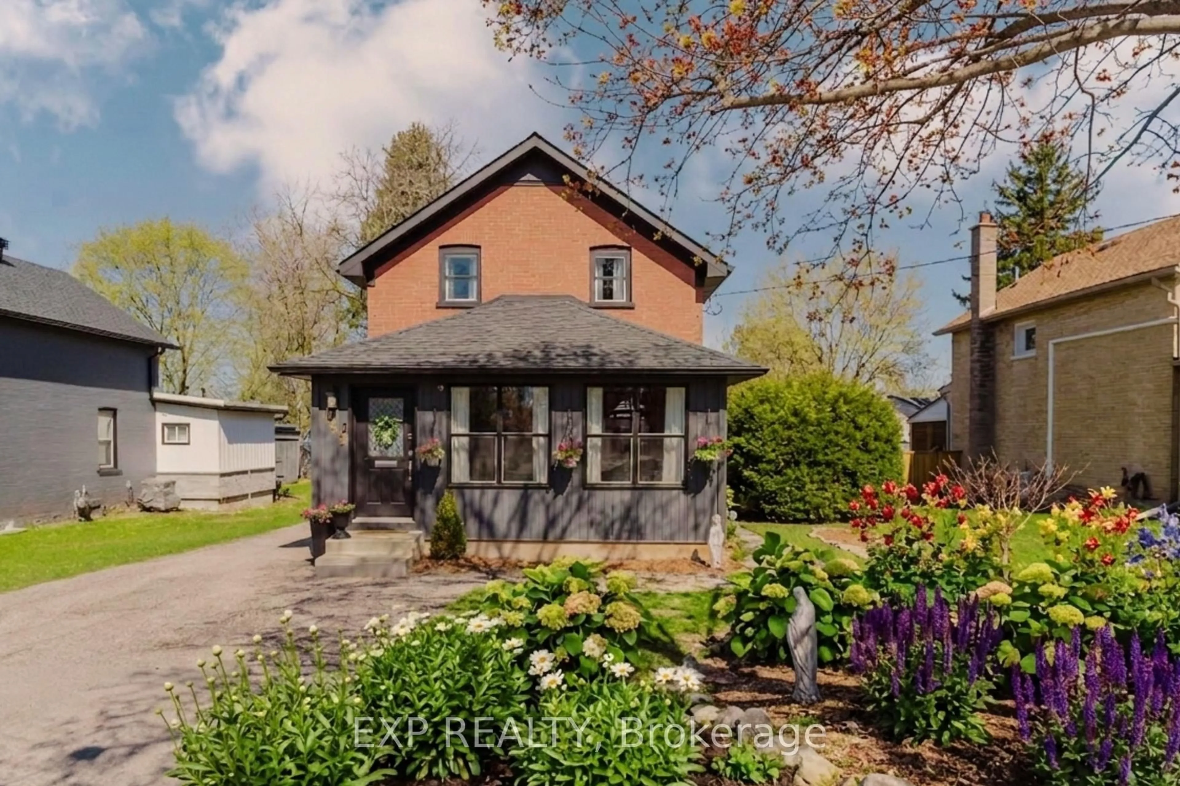 A pic from outside/outdoor area/front of a property/back of a property/a pic from drone, street for 263 Shepherd Ave, Cambridge Ontario N3C 1T7