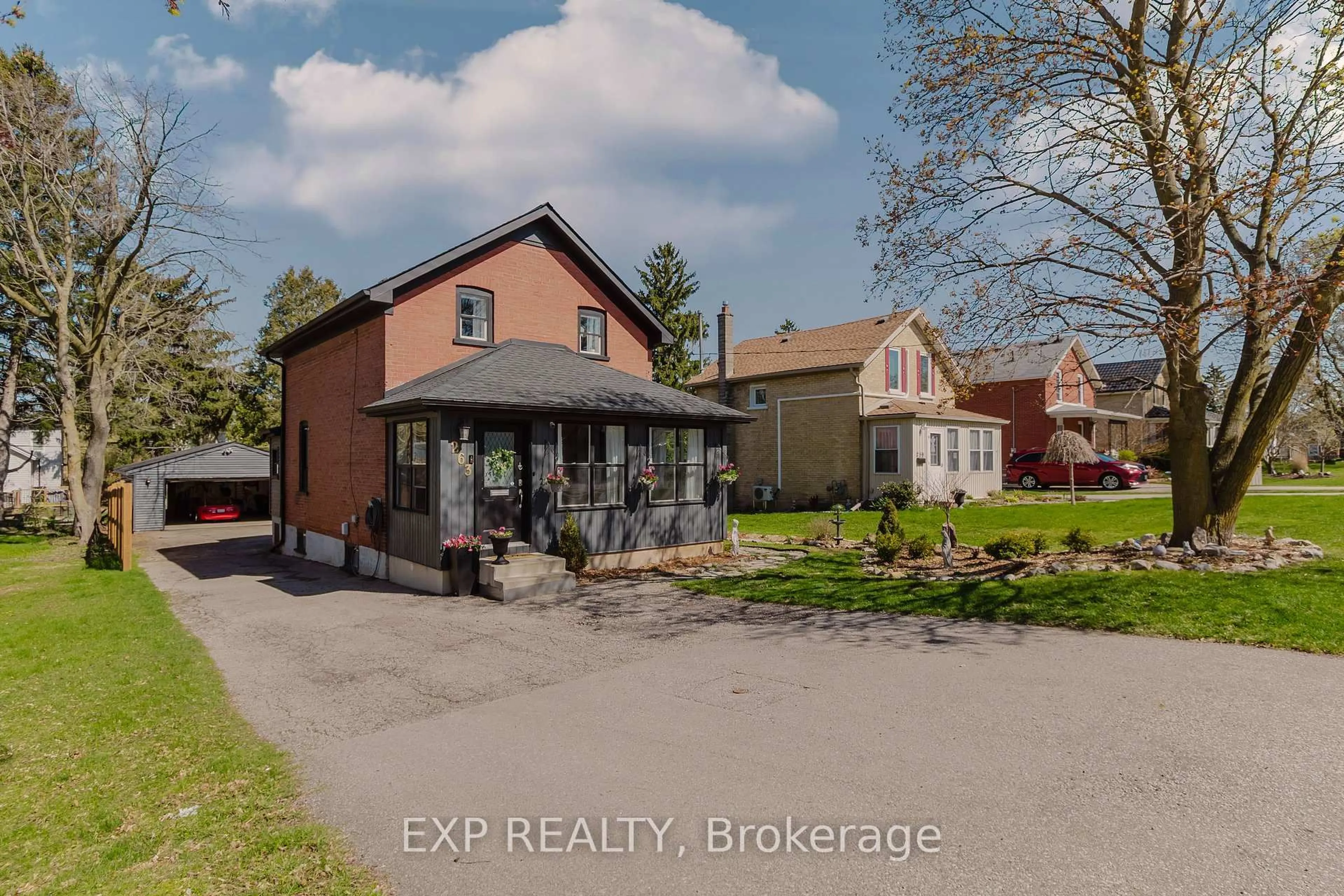 A pic from outside/outdoor area/front of a property/back of a property/a pic from drone, street for 263 Shepherd Ave, Cambridge Ontario N3C 1T7