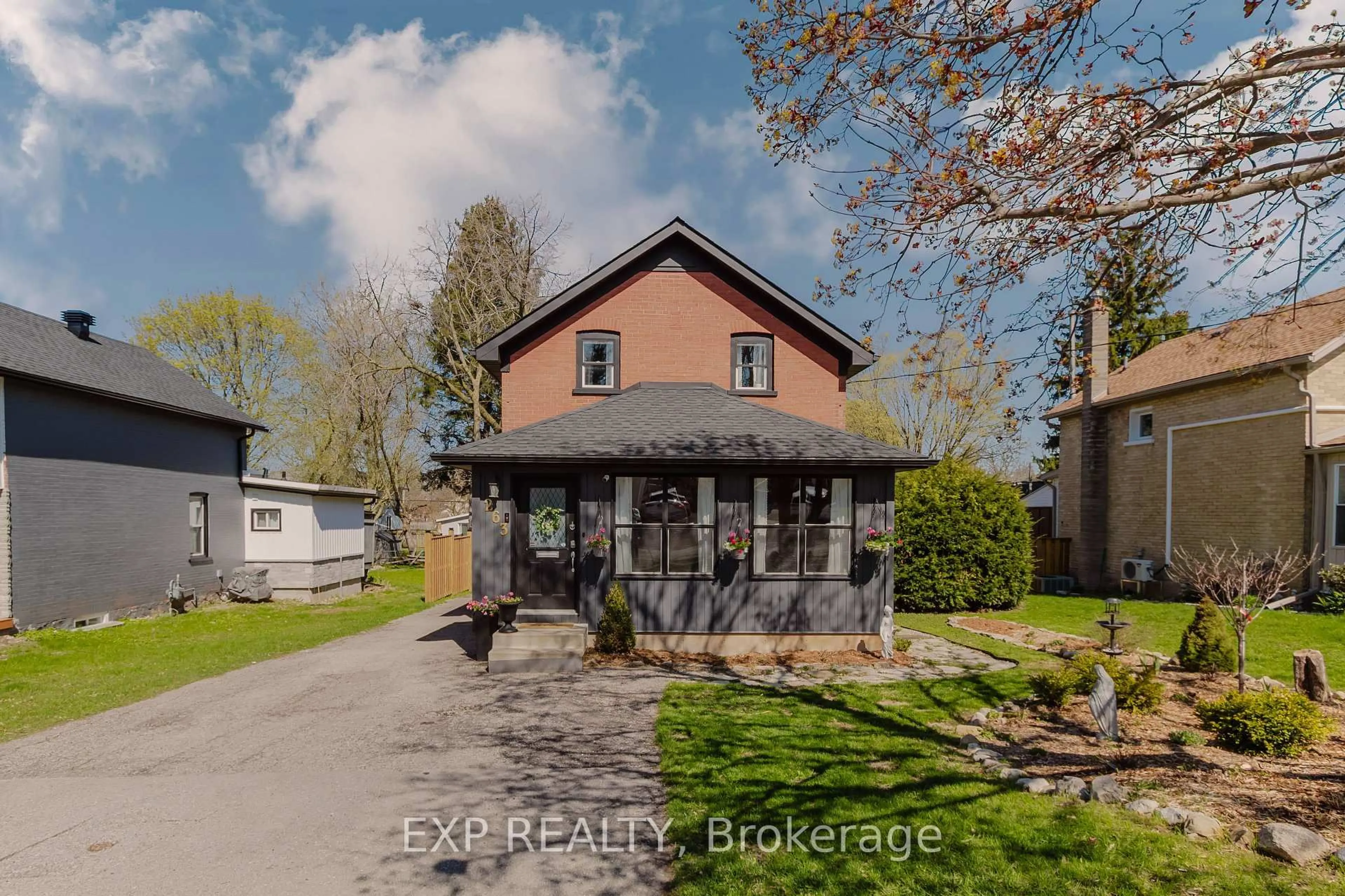 A pic from outside/outdoor area/front of a property/back of a property/a pic from drone, street for 263 Shepherd Ave, Cambridge Ontario N3C 1T7