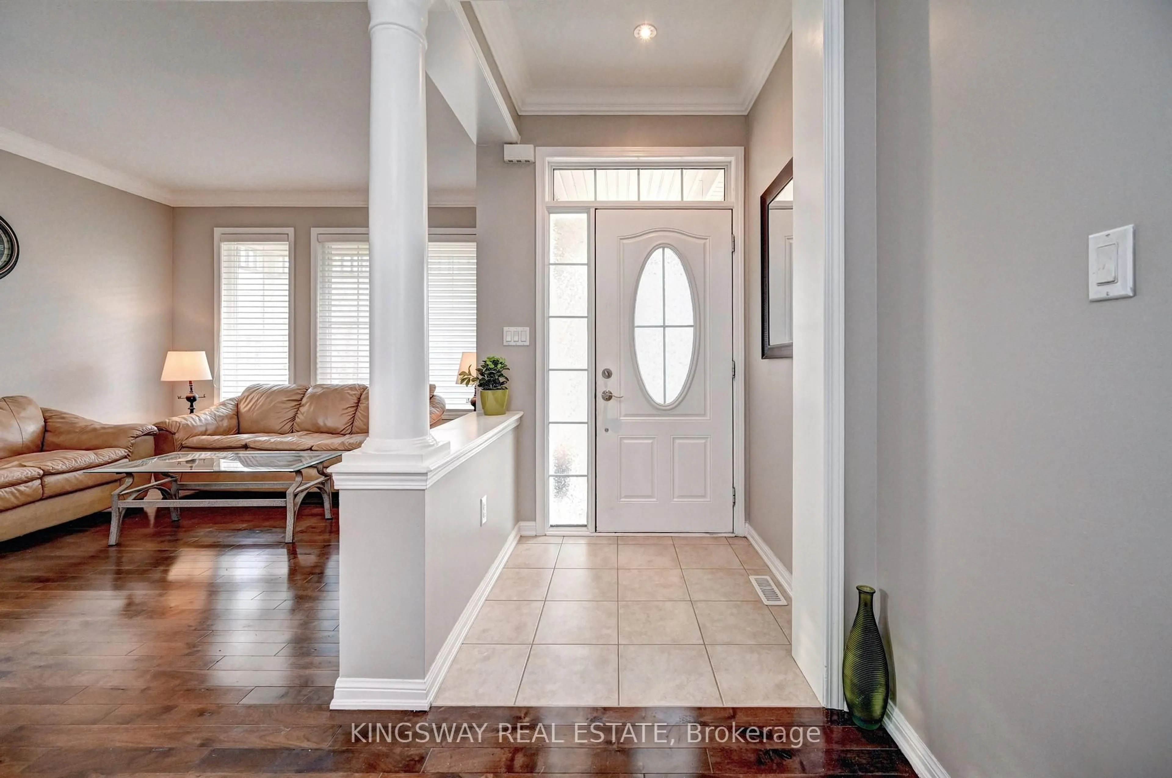 Indoor entryway for 48 OSGOODE St, Cambridge Ontario N3C 0E8
