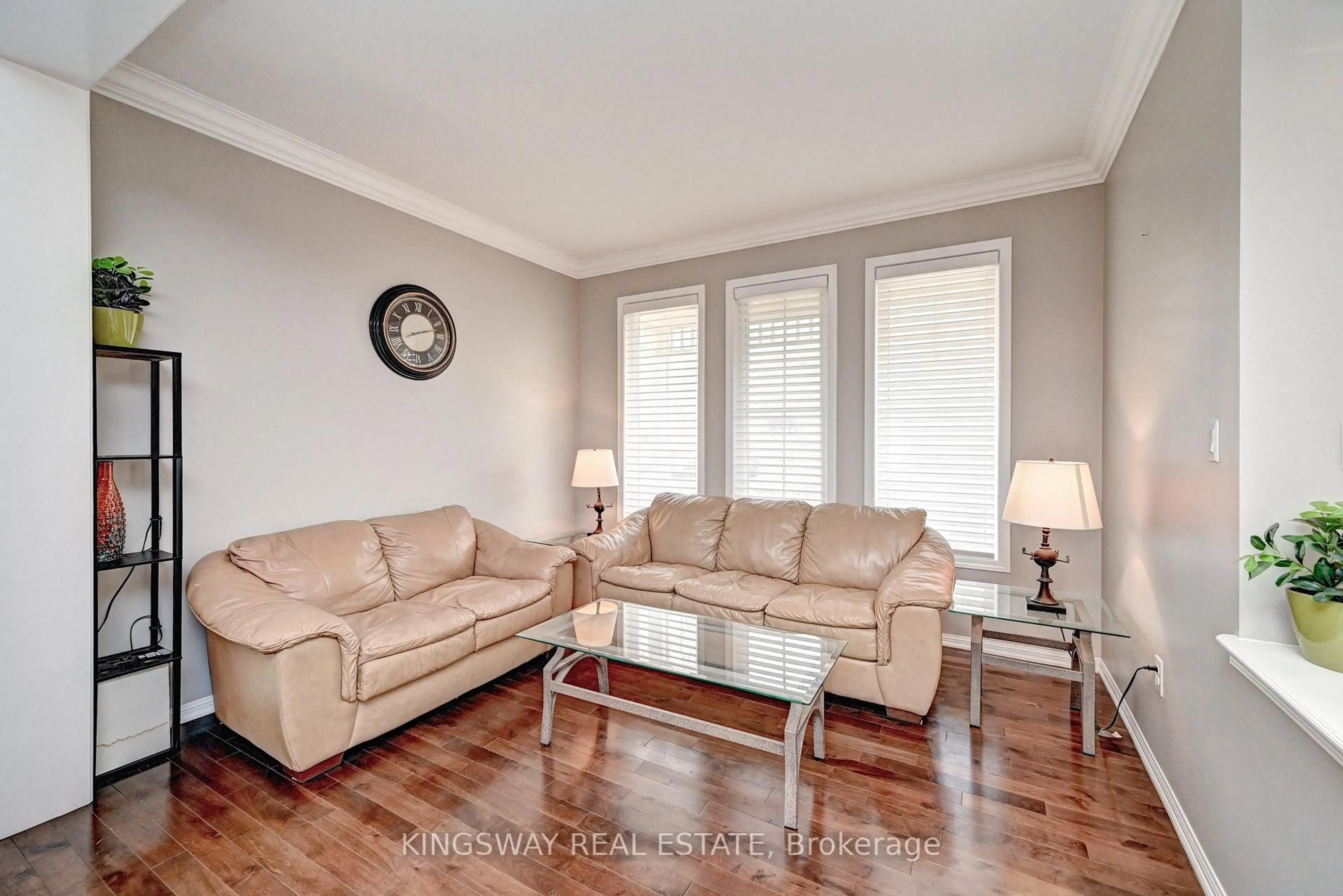 Living room with furniture, wood/laminate floor for 48 OSGOODE St, Cambridge Ontario N3C 0E8