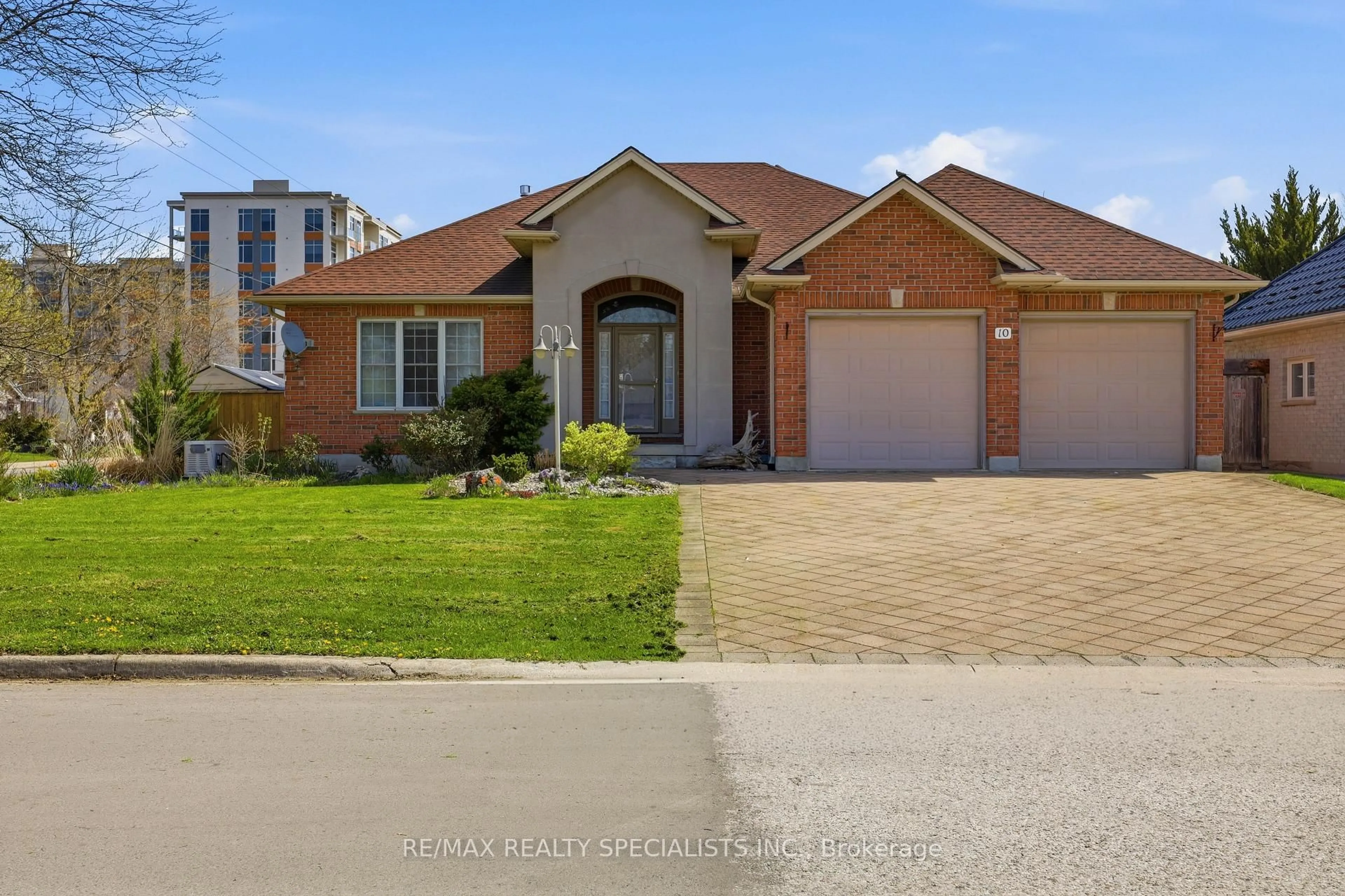 Home with brick exterior material, street for 10 Prince Of Wales Gate, London North Ontario N6H 5M3