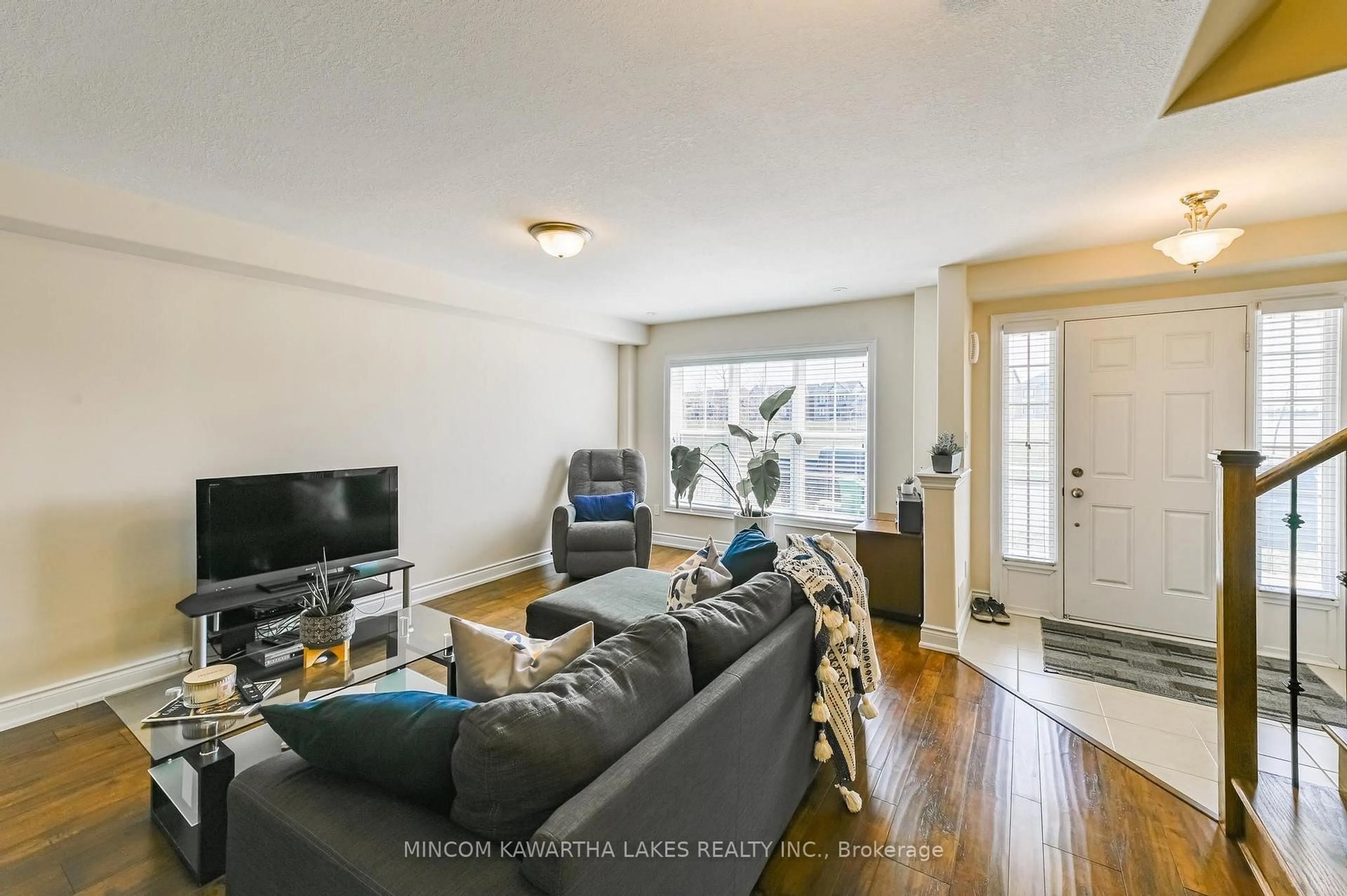 Living room with furniture, unknown for 849 Broadway Blvd, Peterborough Ontario K9H 7T3