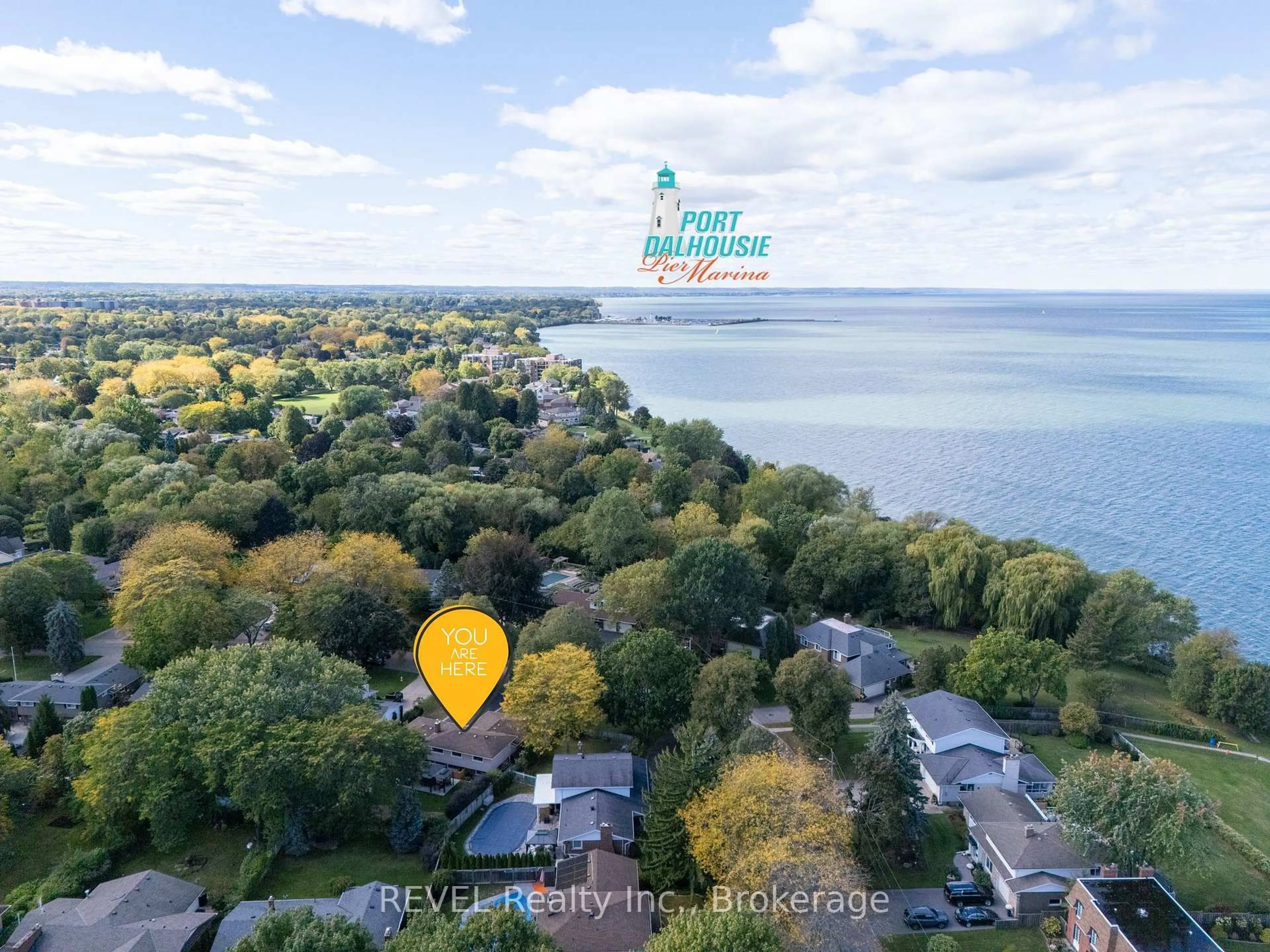 A pic from outside/outdoor area/front of a property/back of a property/a pic from drone, water/lake/river/ocean view for 34 Royal York Rd, St. Catharines Ontario L2N 2N6