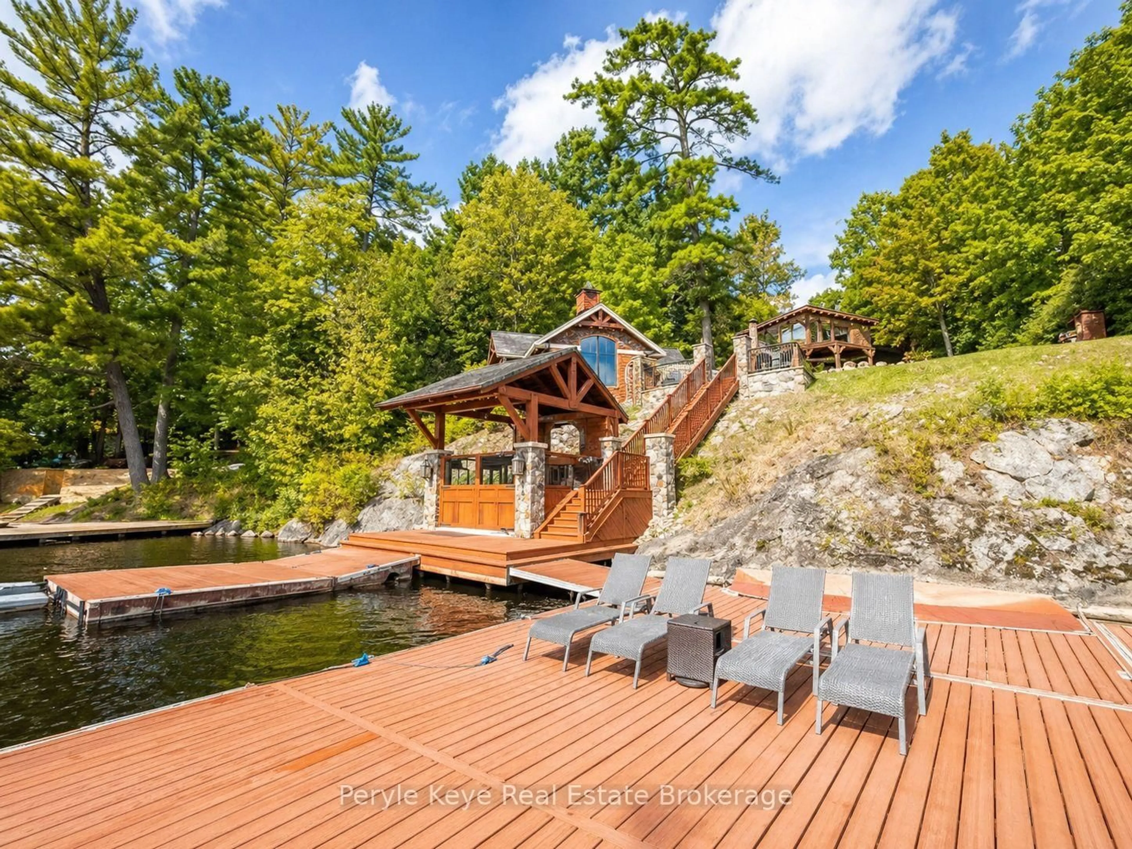 Unknown for 247 South Dr, Huntsville Ontario P1H 2J2