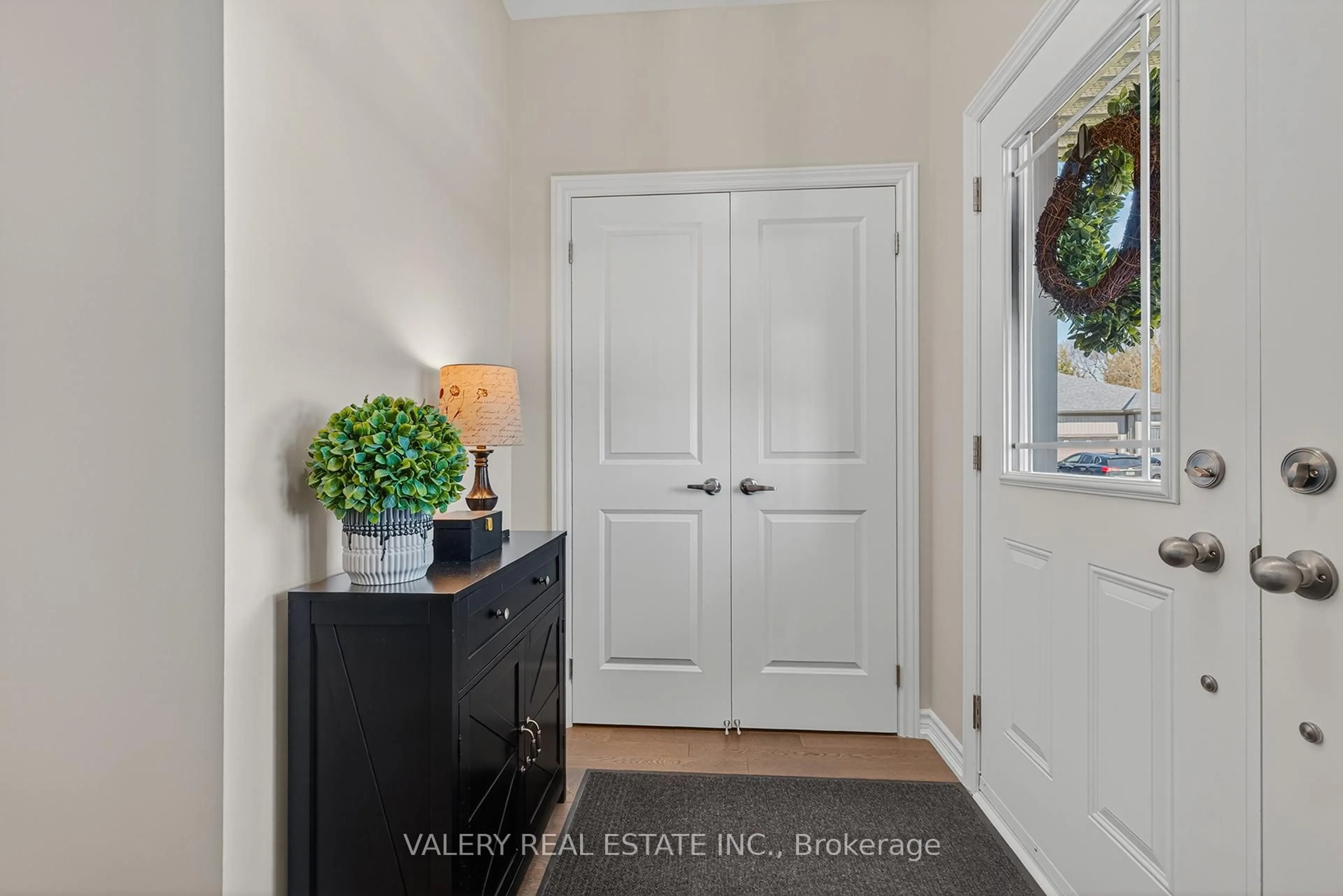 Indoor entryway for 109 Ballantyne Ave, North Perth Ontario N0G 1B0