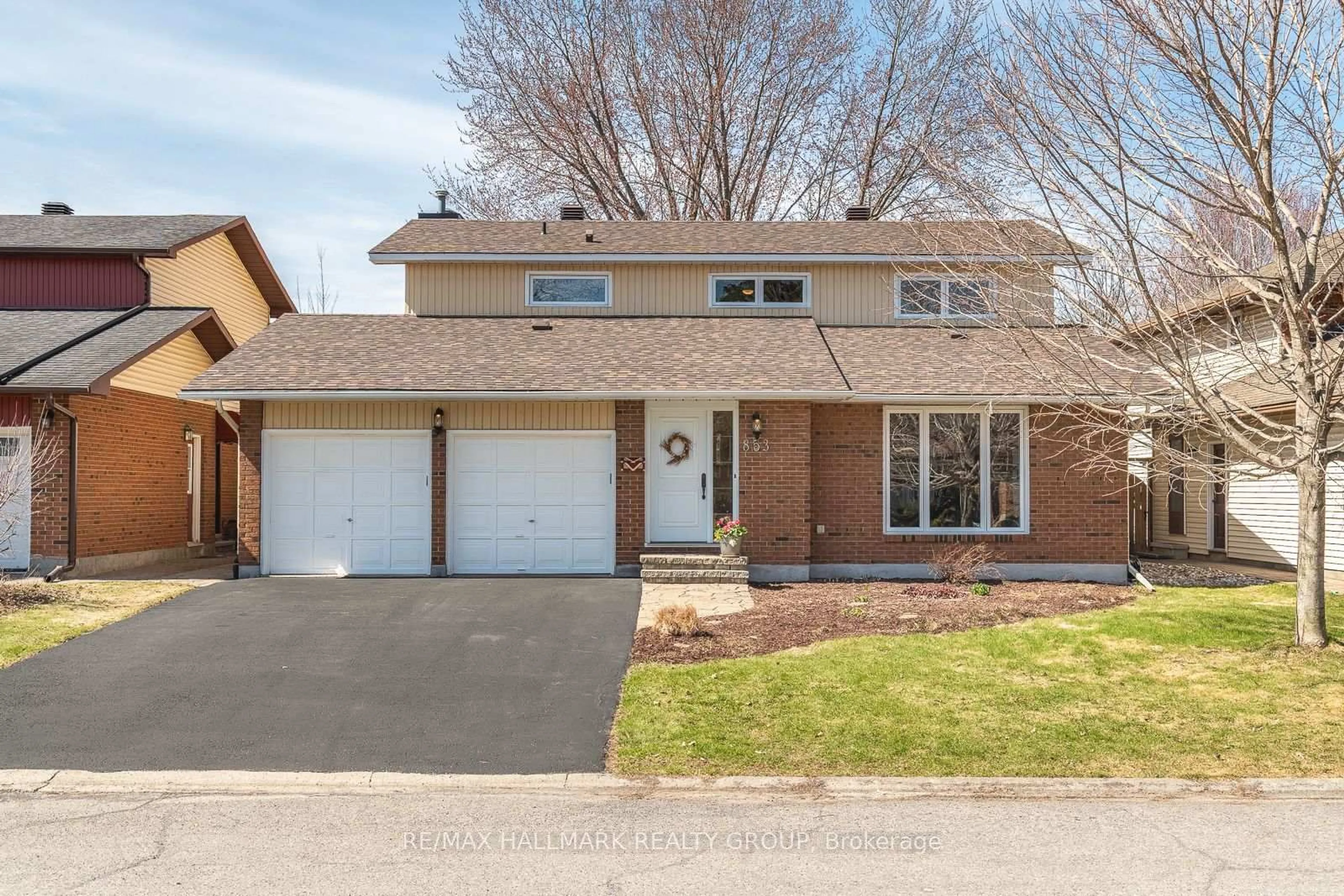 Home with vinyl exterior material, street for 853 ACADIAN Gdns, Ottawa Ontario K1C 2V7