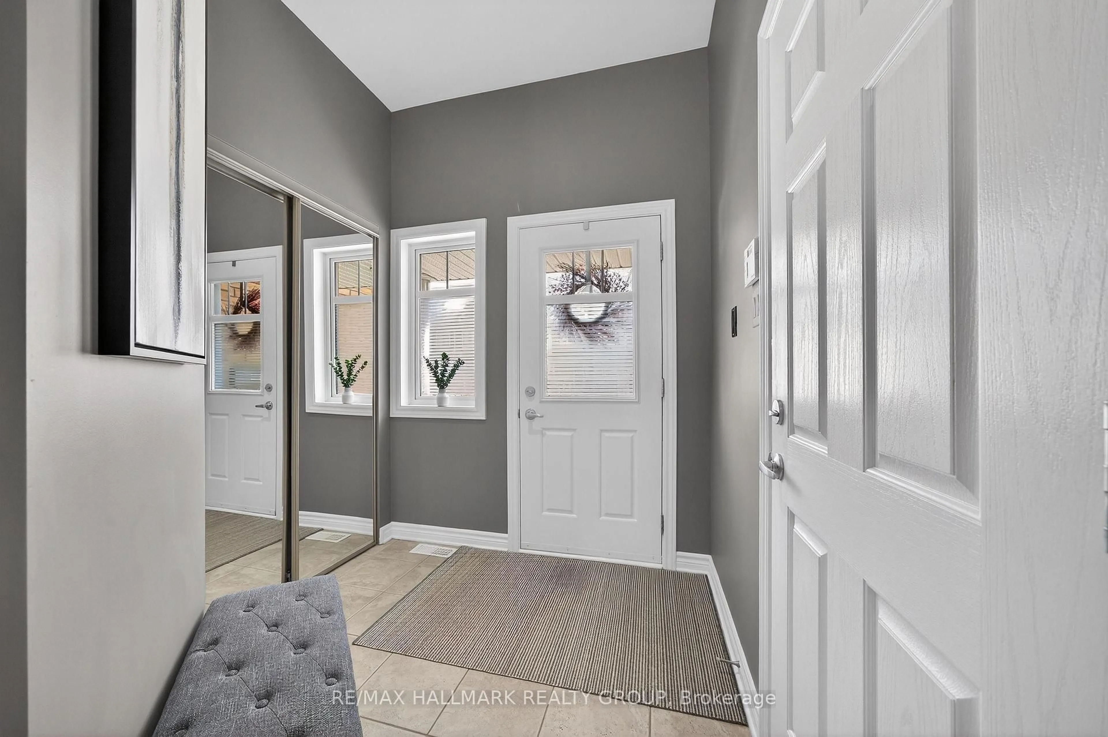Indoor entryway for 159 Lerta Way, Ottawa Ontario K4A 0W5