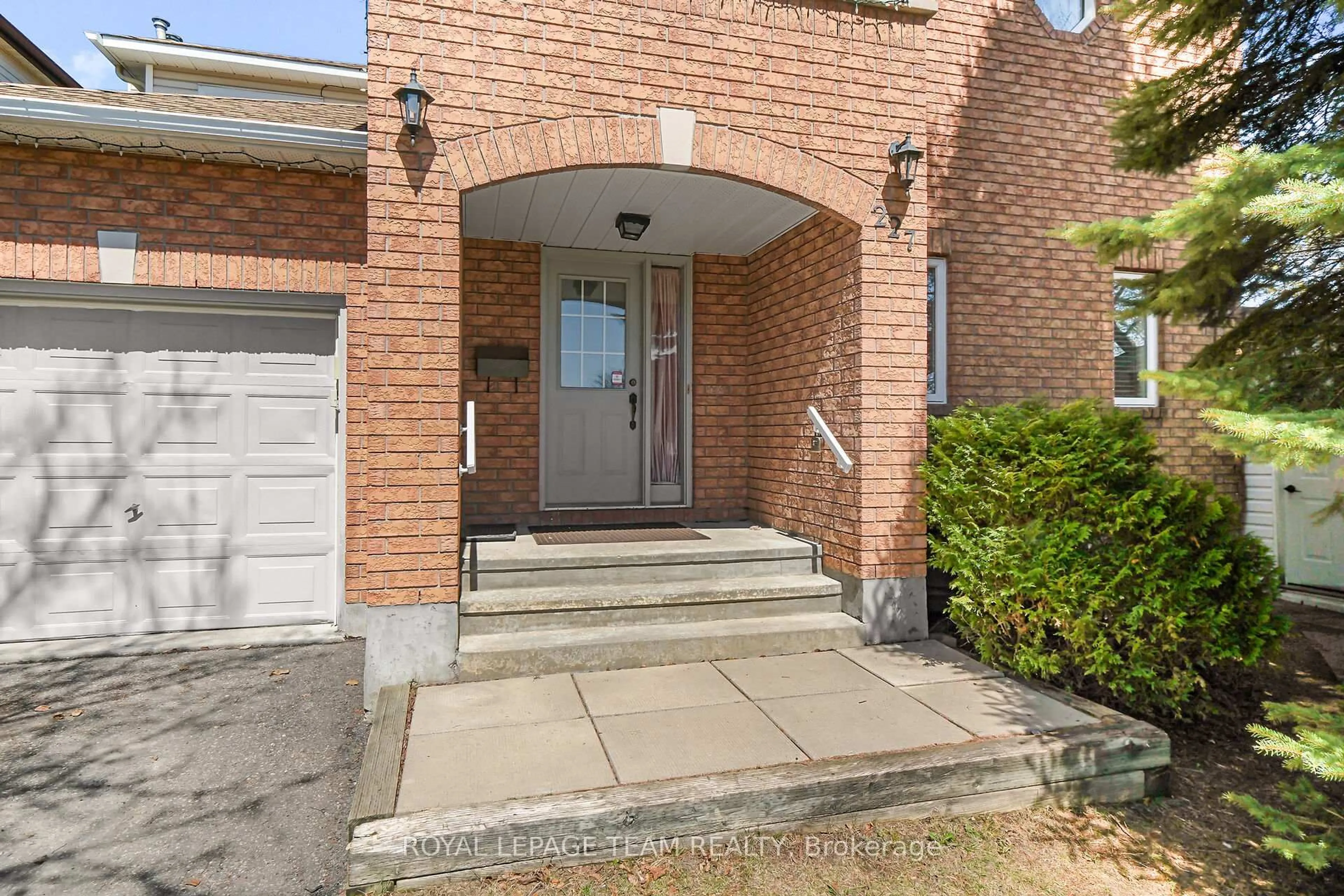 Unknown for 227 Twyford St, Ottawa Ontario K1V 0V9