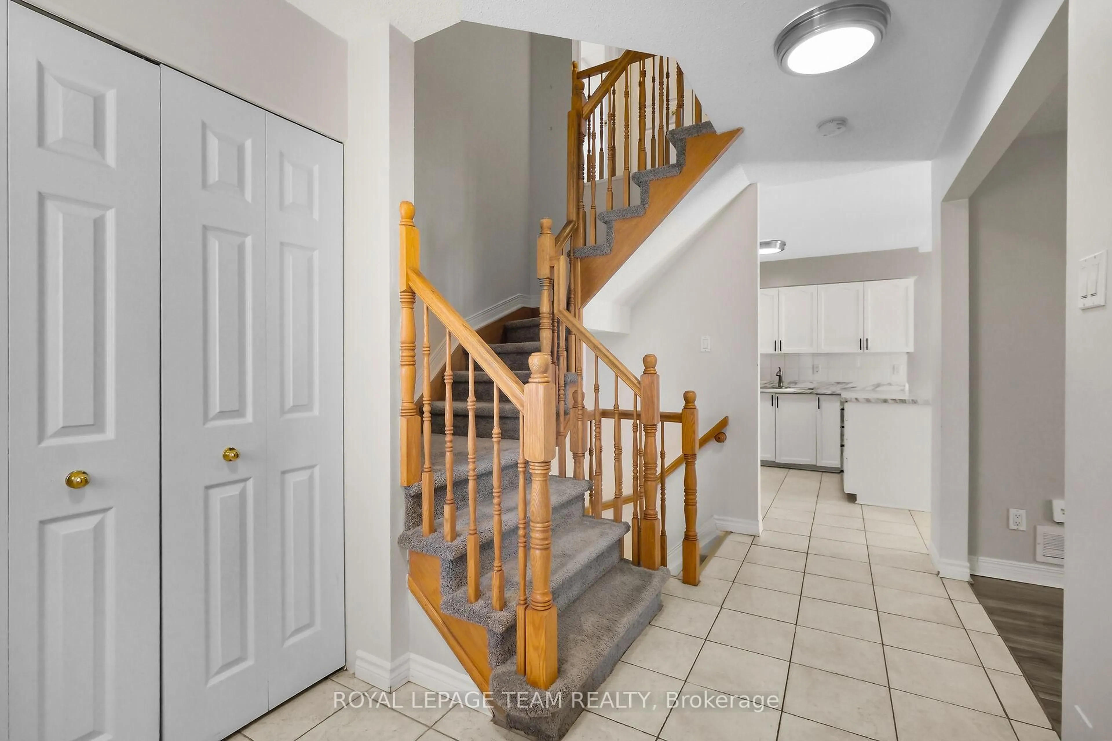 Unknown for 227 Twyford St, Ottawa Ontario K1V 0V9