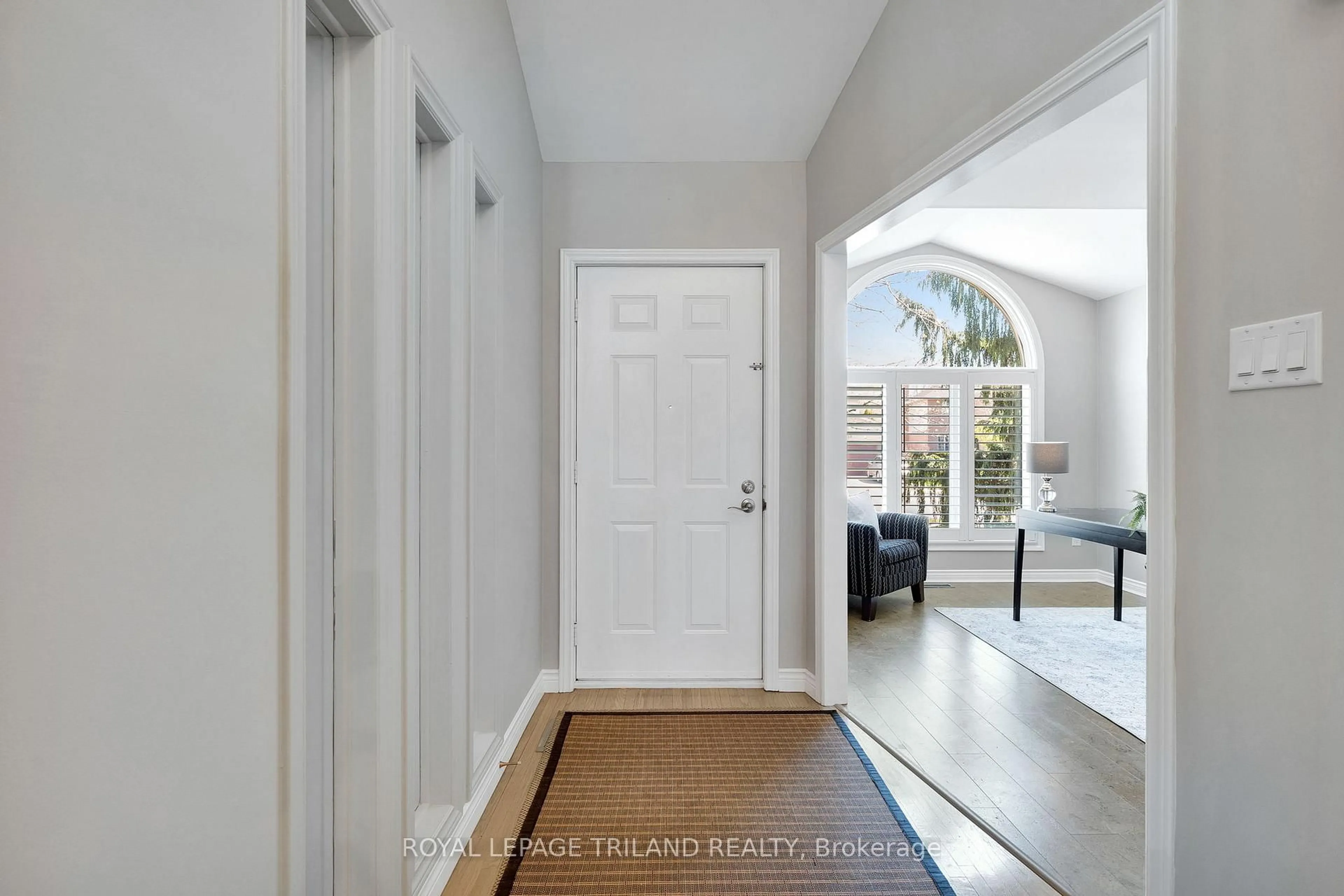 Indoor entryway for 299 Ambleside Dr, London North Ontario N6G 4V7