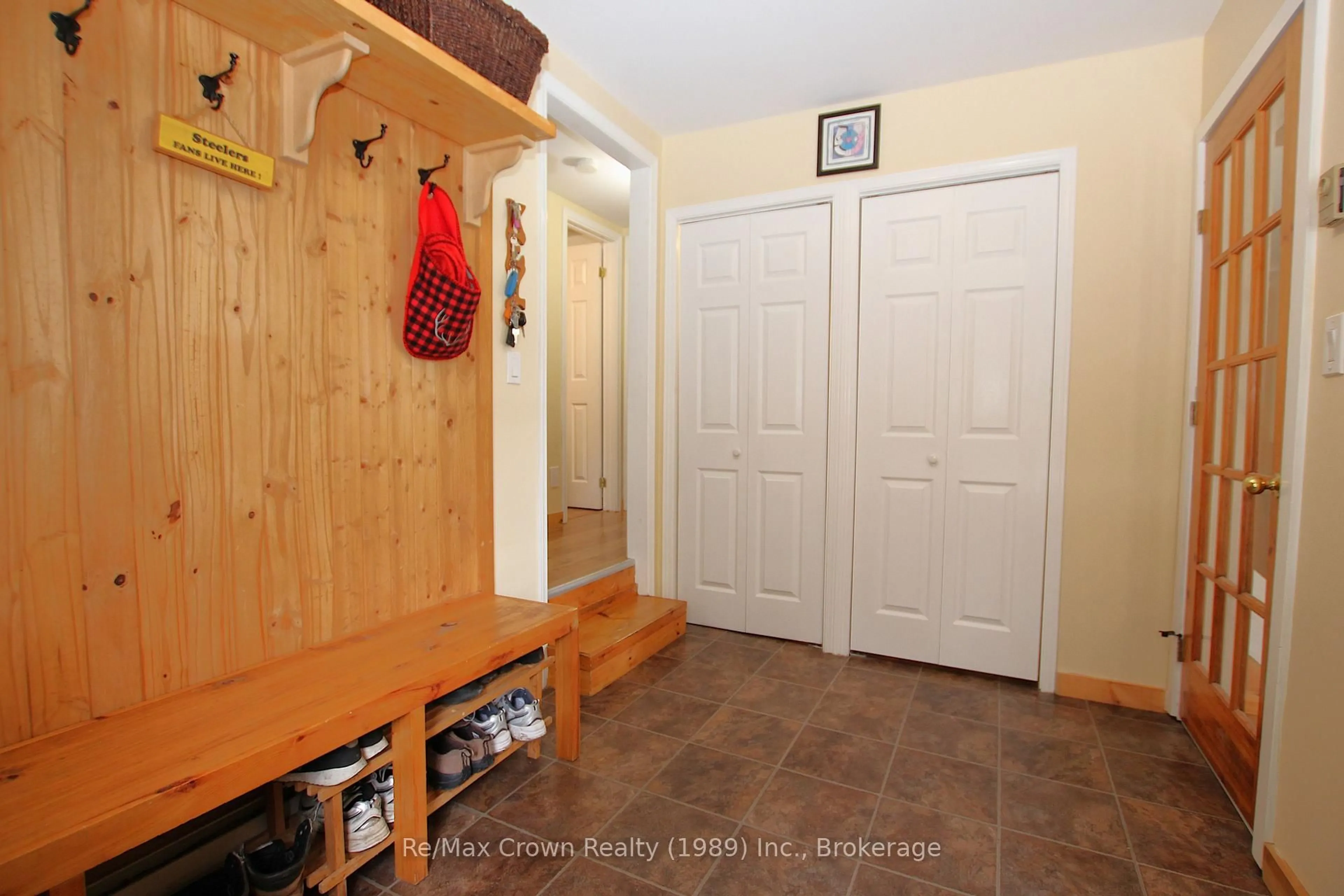 Indoor entryway for 149 White Pine Rd, Unorganized Townships Ontario P0H 2K0