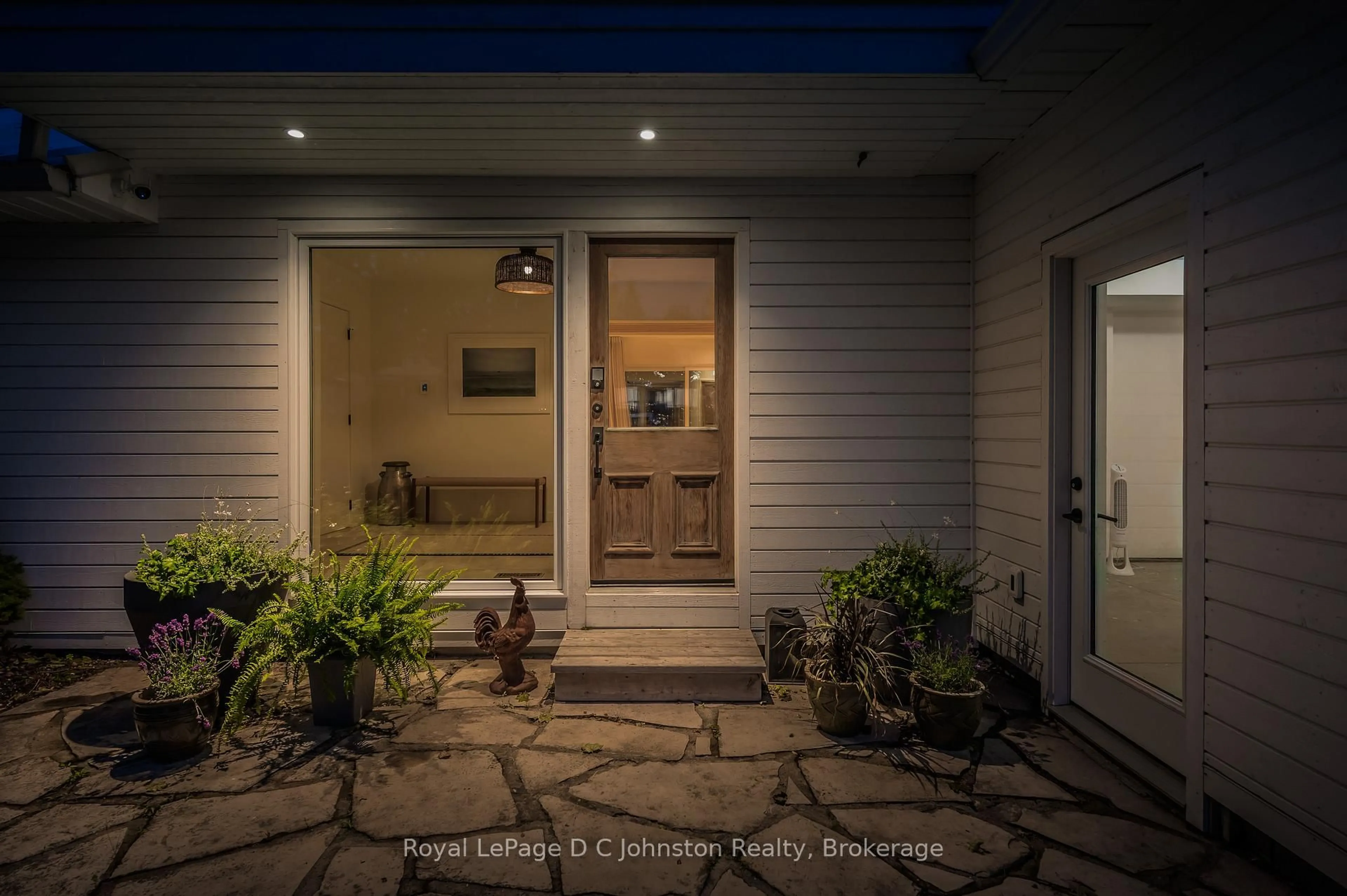 Indoor entryway for 66 Huron St, Saugeen Shores Ontario N0H 2L0