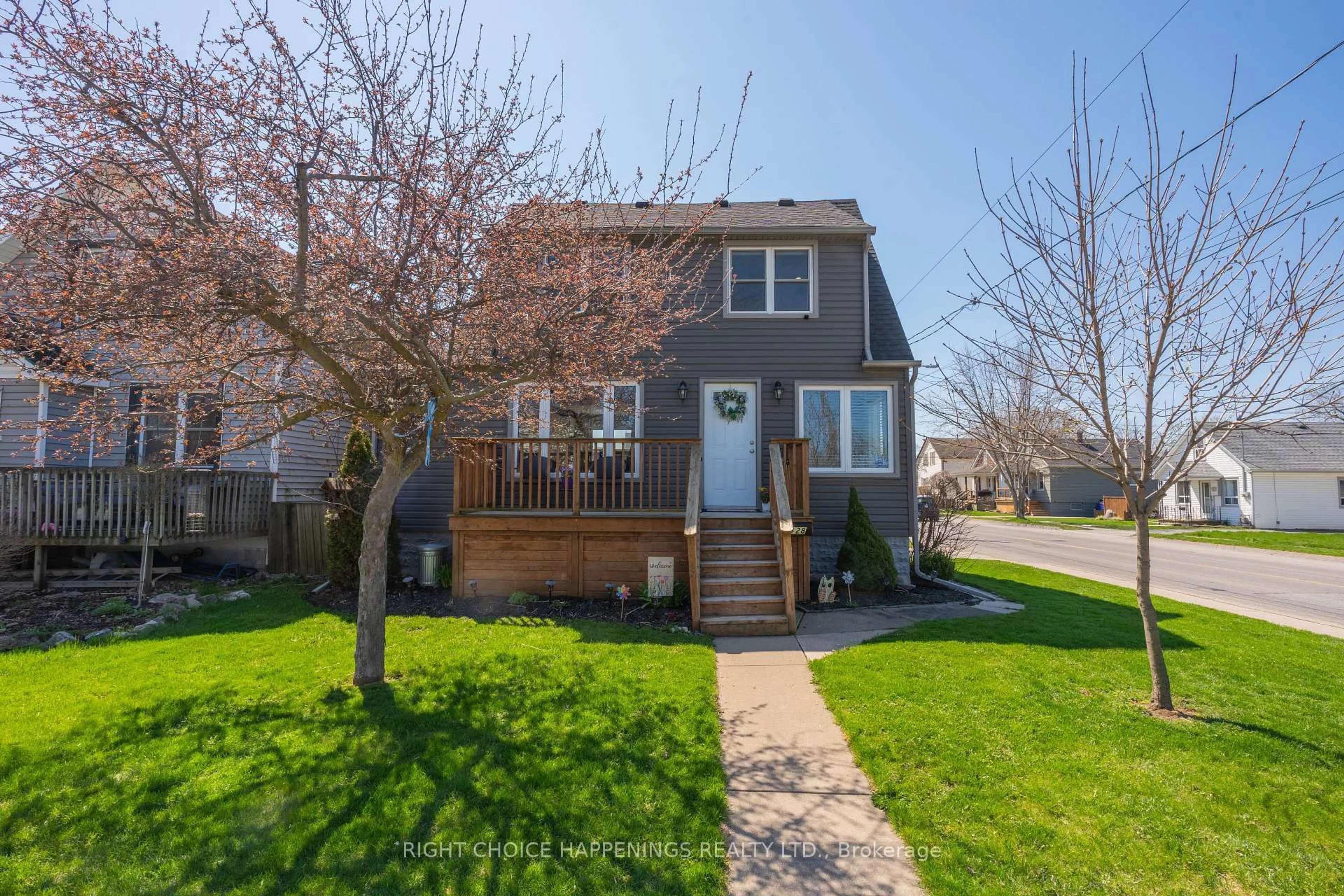 Home with vinyl exterior material, street for 128 Mccain St, Port Colborne Ontario L3K 3R1